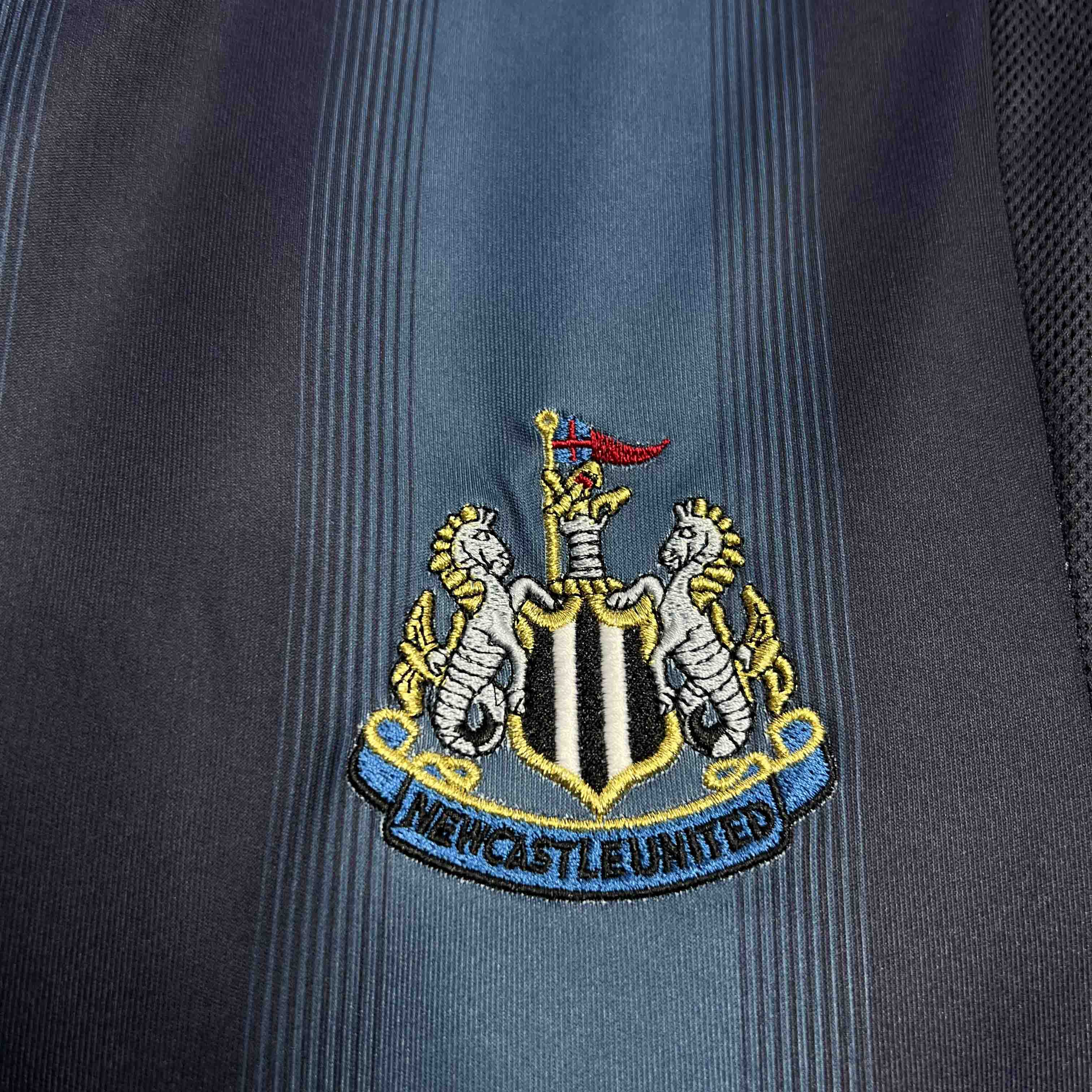 AlphaJersey-Retro Newcastle United 2004-05 Away Jersey