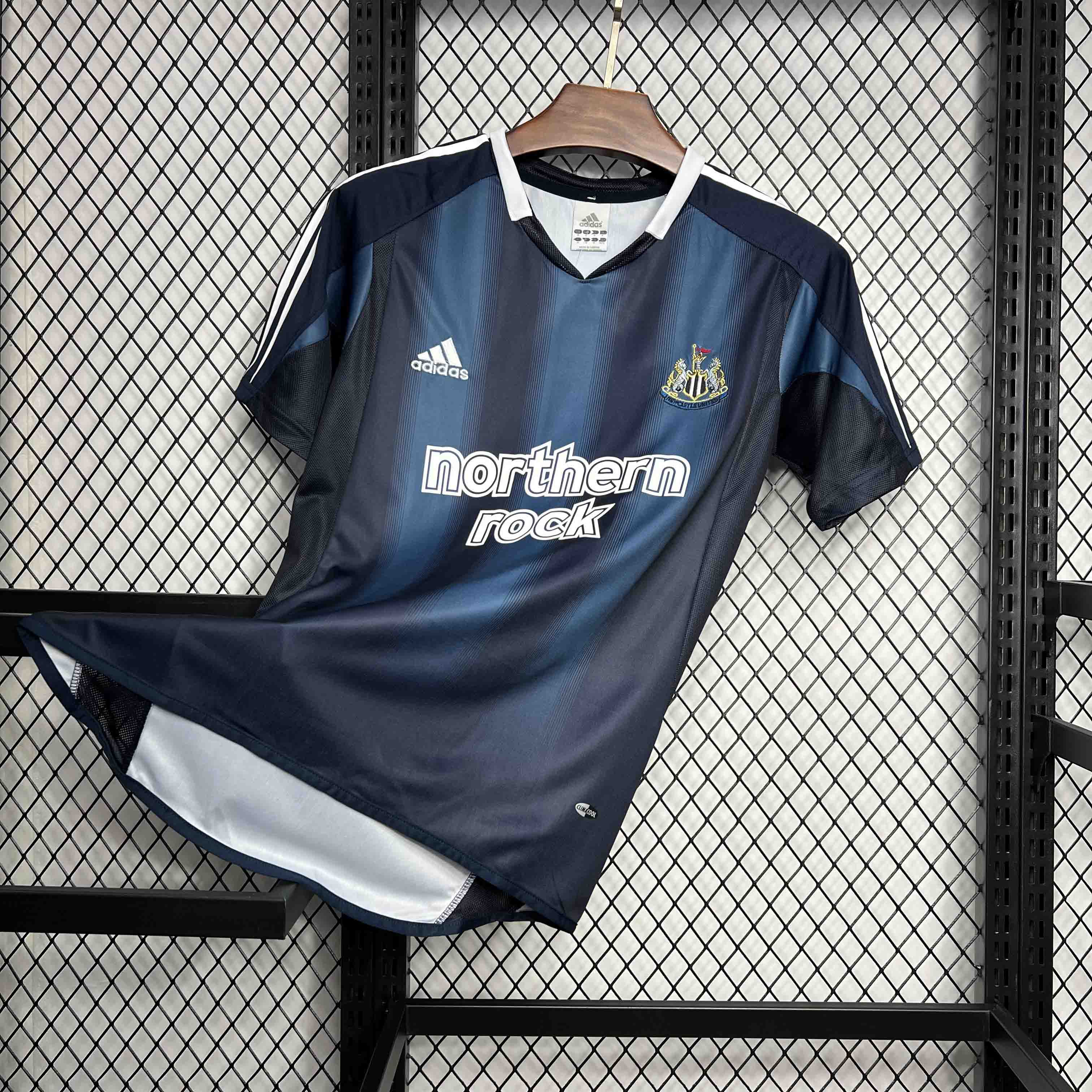 AlphaJersey-Retro Newcastle United 2004-05 Away Jersey