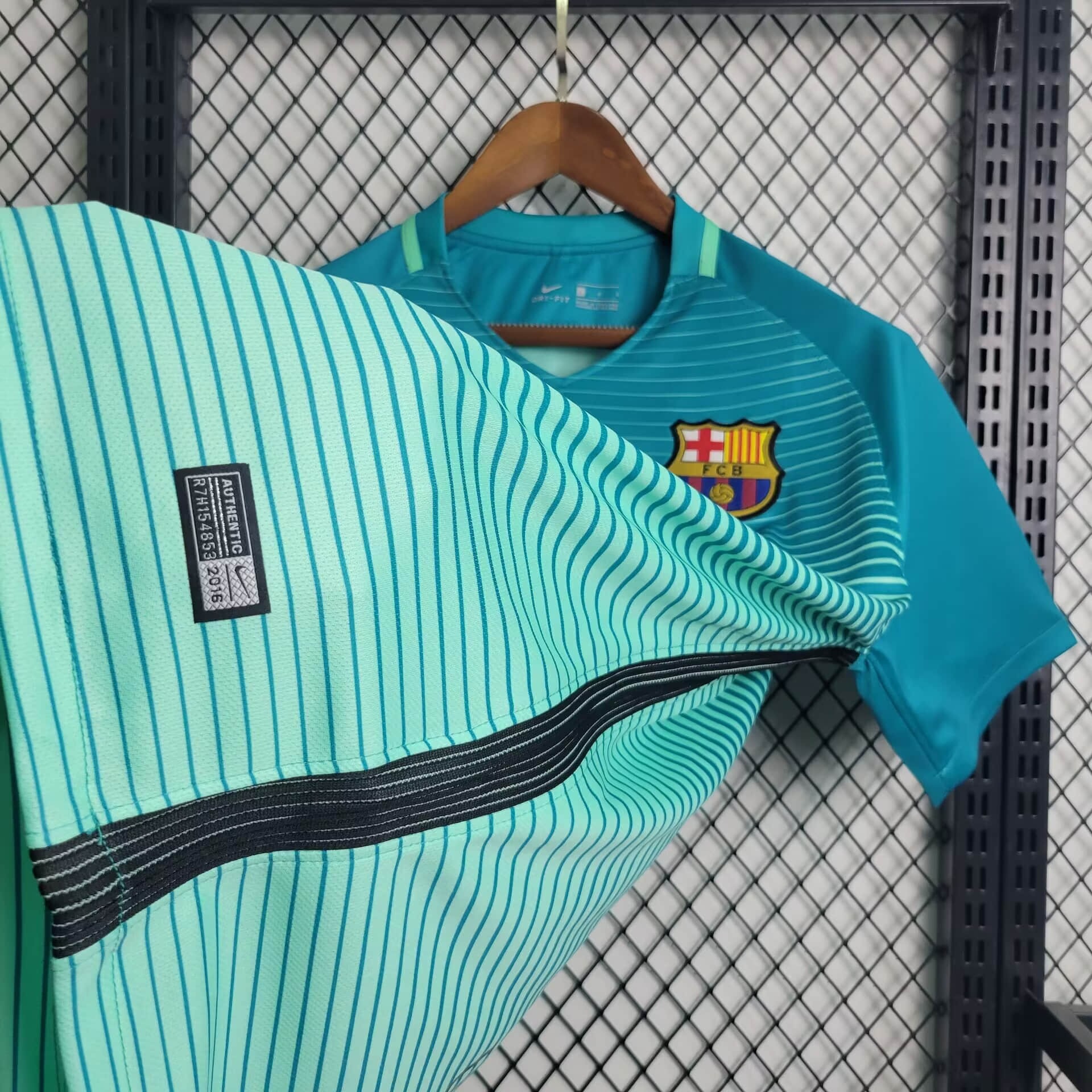 AlphaJersey-Retro Barcelona 16-17 Third Jersey