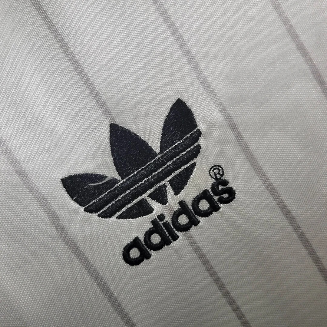 AlphaJersey-Retro Manchester United 82-83 Away Jersey