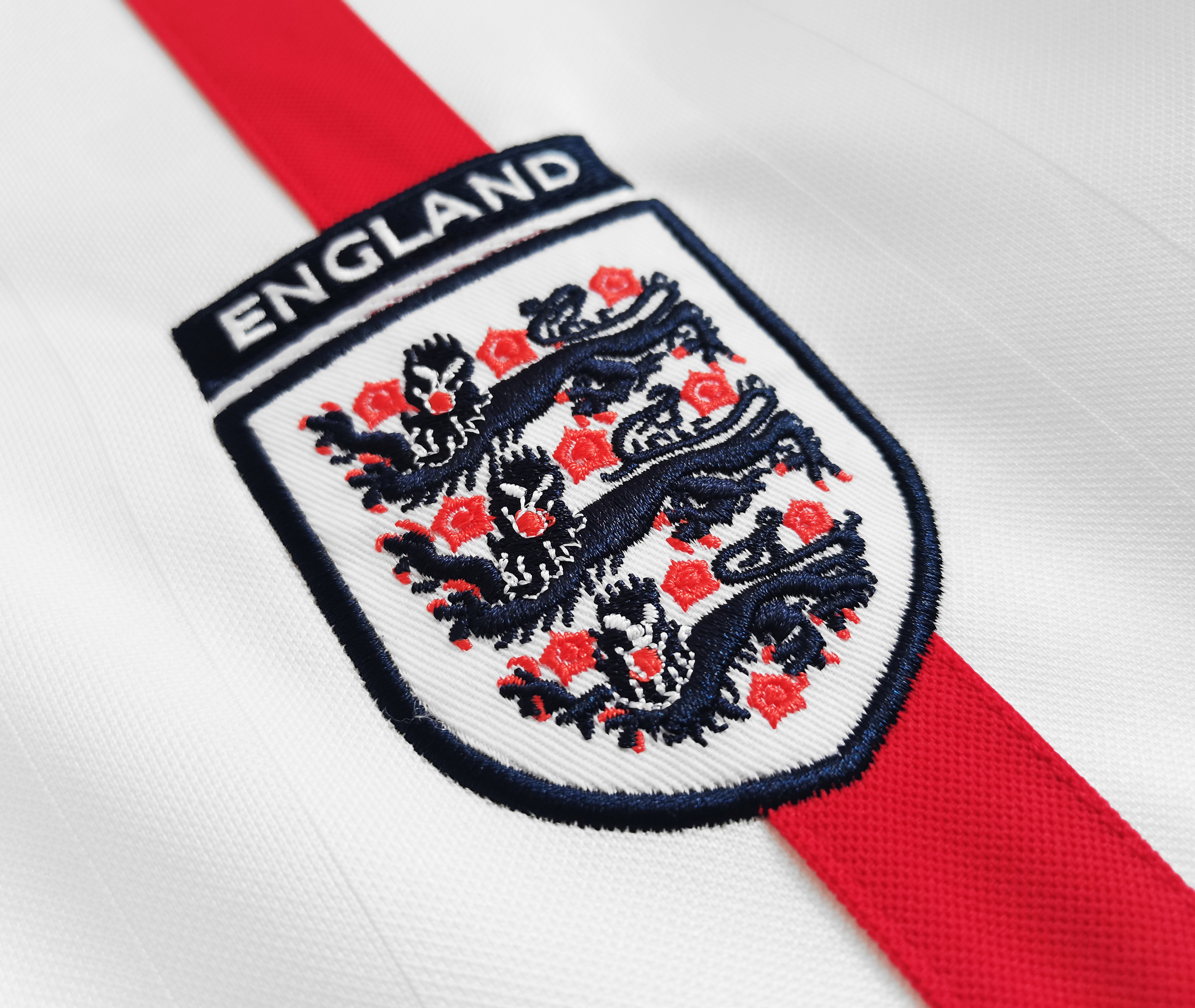 AlphaJersey-Retro England 2002 Home Stadium Long Sleeve Jersey