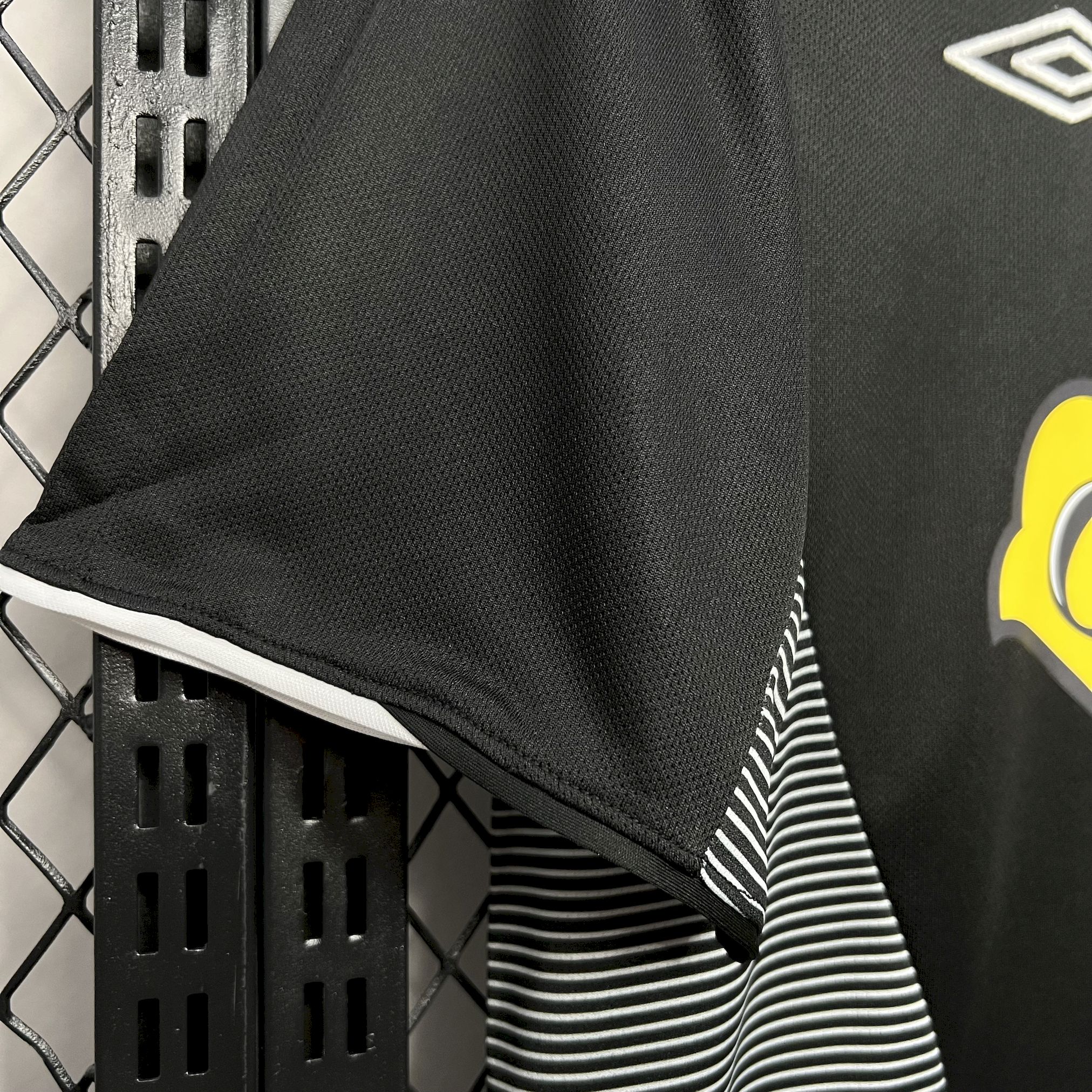 AlphaJersey-Retro Colo Colo 2006 Away Jersey