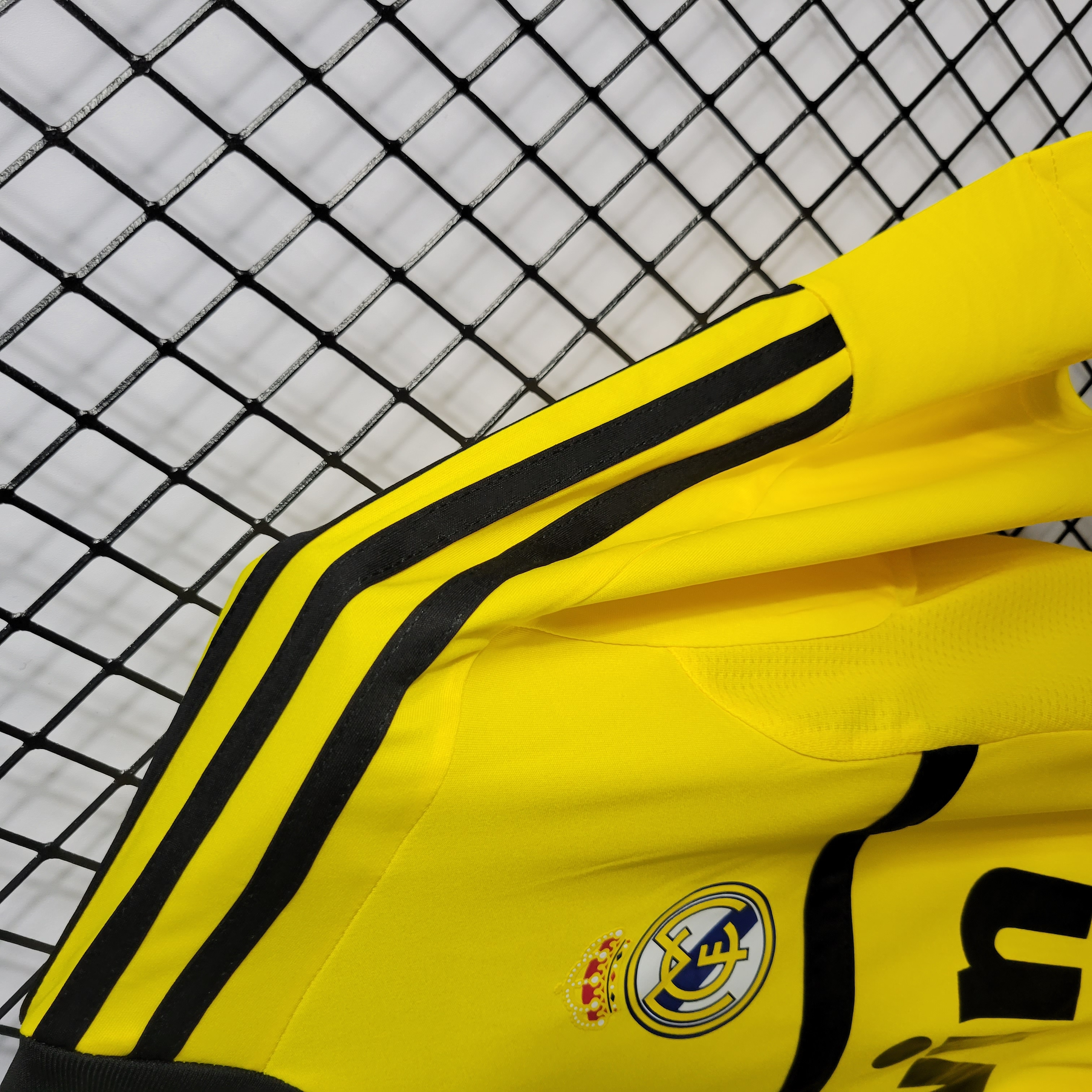 AlphaJersey-Retro Real Madrid 11-12 Yellow Goalkeeper Jersey
