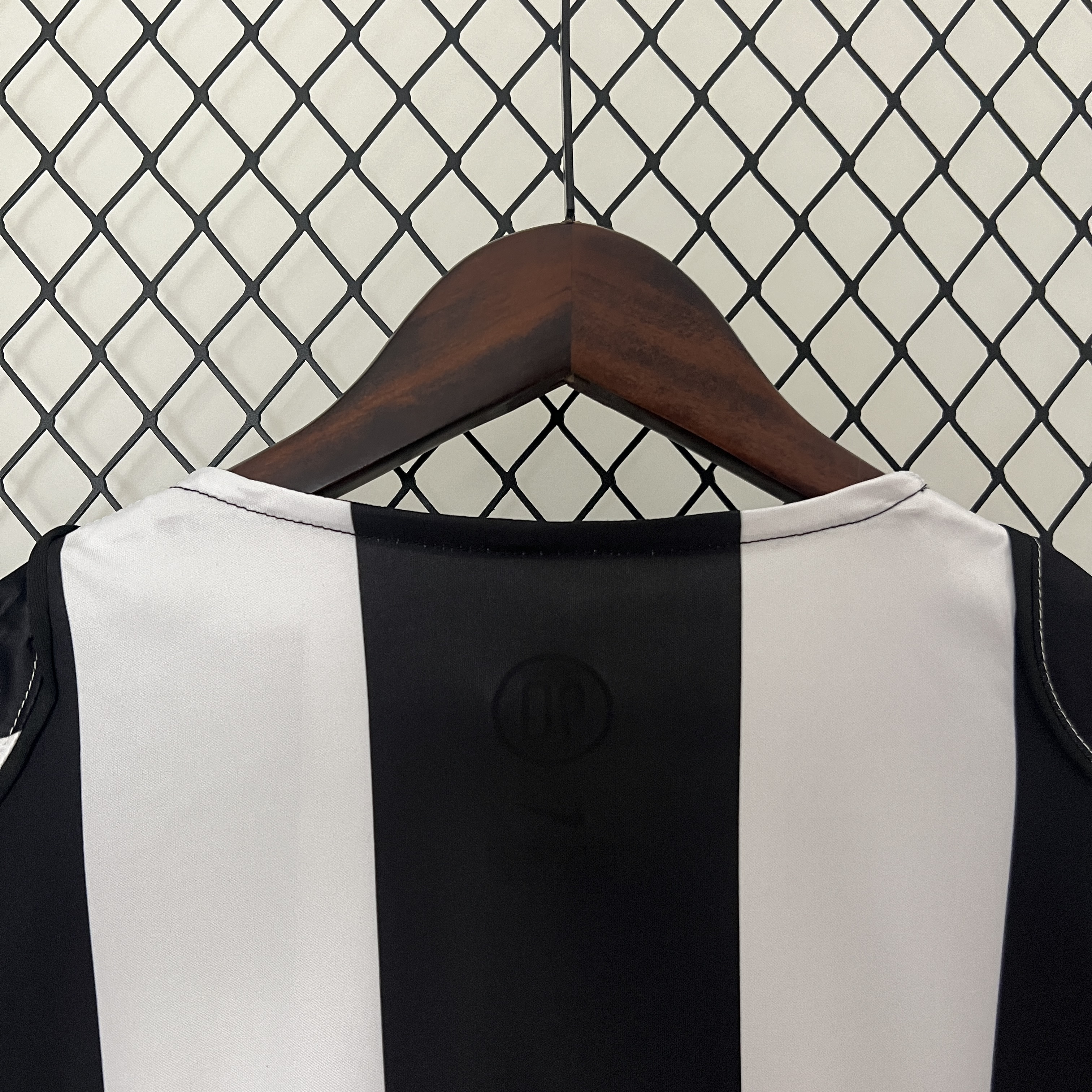 AlphaJersey-Retro Juventus 2004-05 Home Stadium Jersey