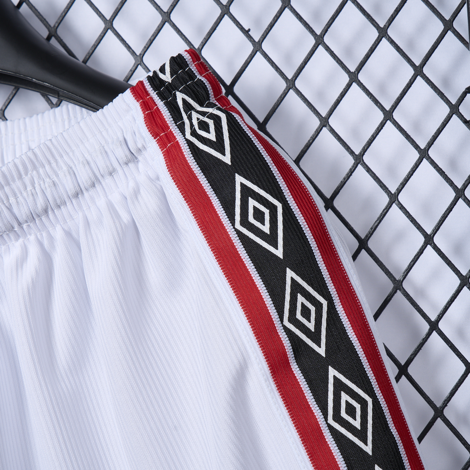 AlphaJersey-Retro Manchester United 1998-99 Home Shorts