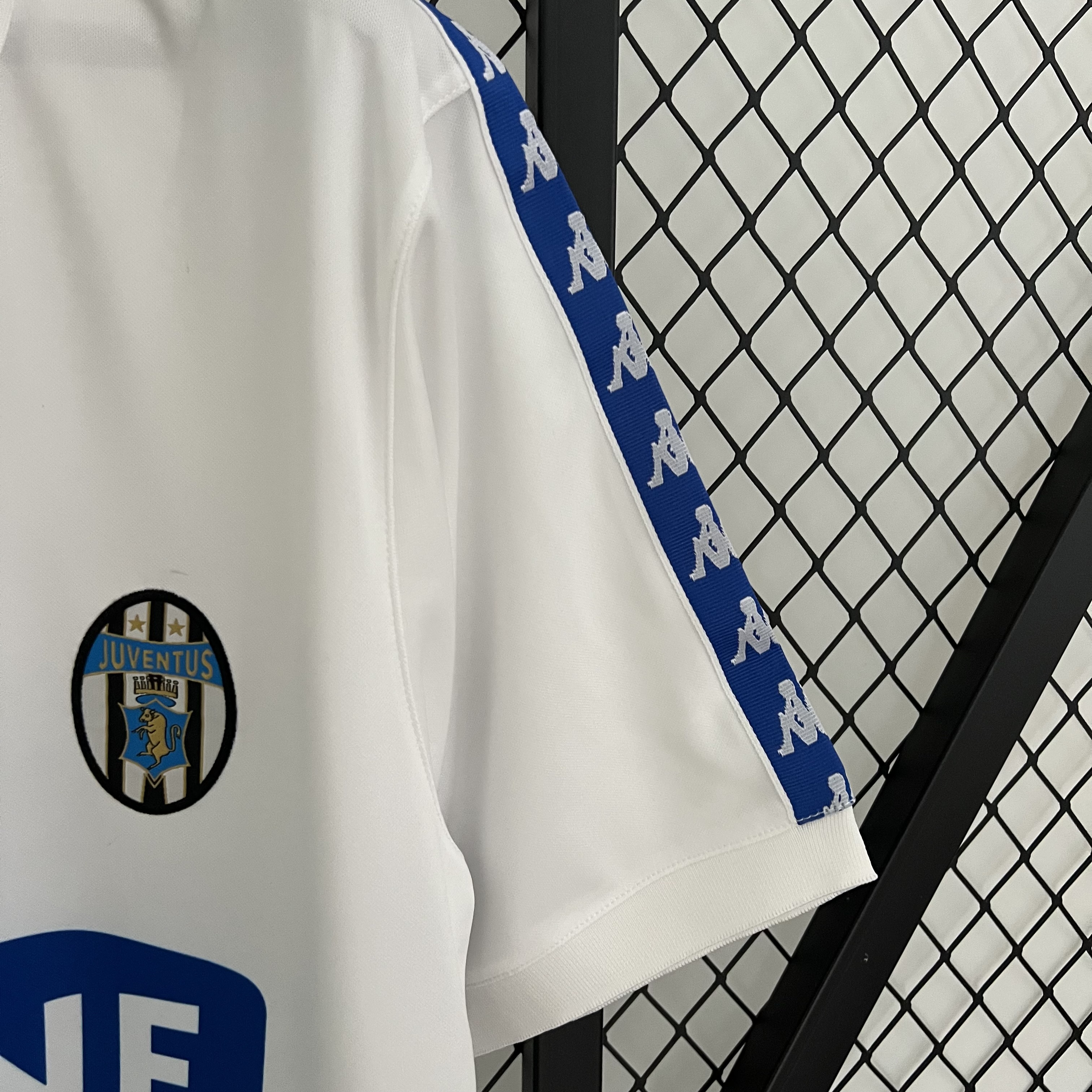 AlphaJersey-Retro Juventus 1990-92 White Training Jersey