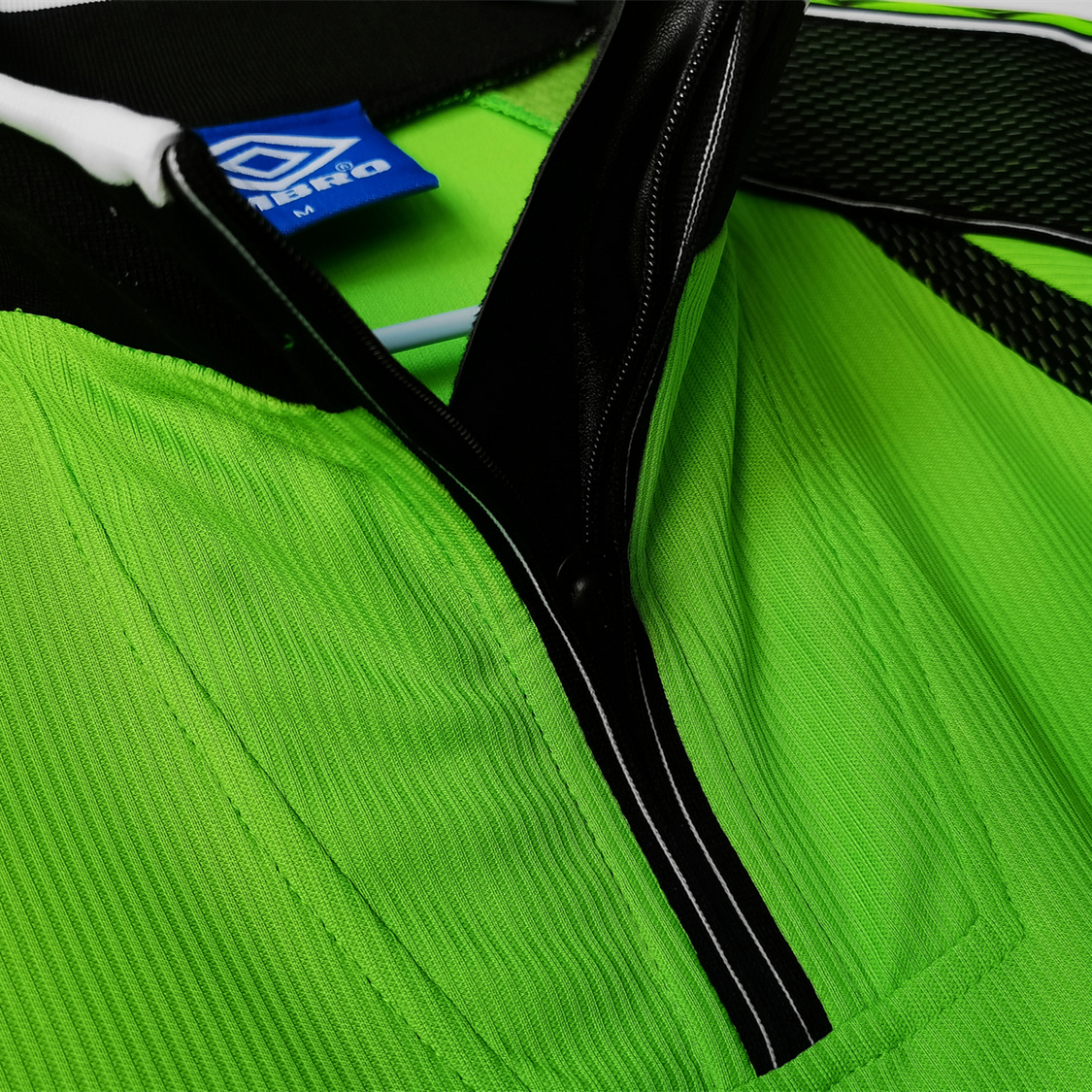 AlphaJersey-Retro Manchester United 98-99 Green Goalkeeper Long Sleeve Jersey