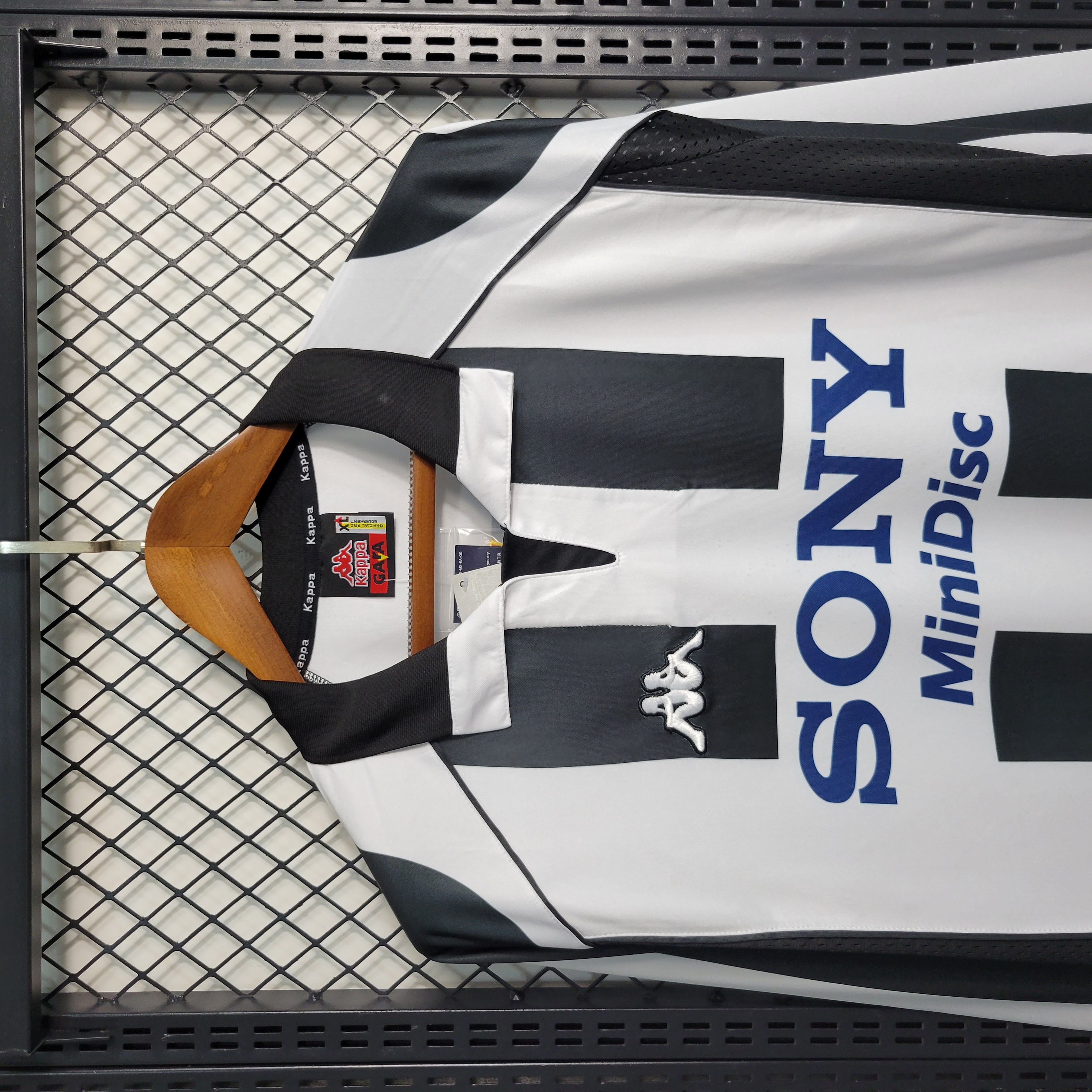 AlphaJersey-Retro Juventus 1997-98 Home Stadium Long Sleeve Jersey