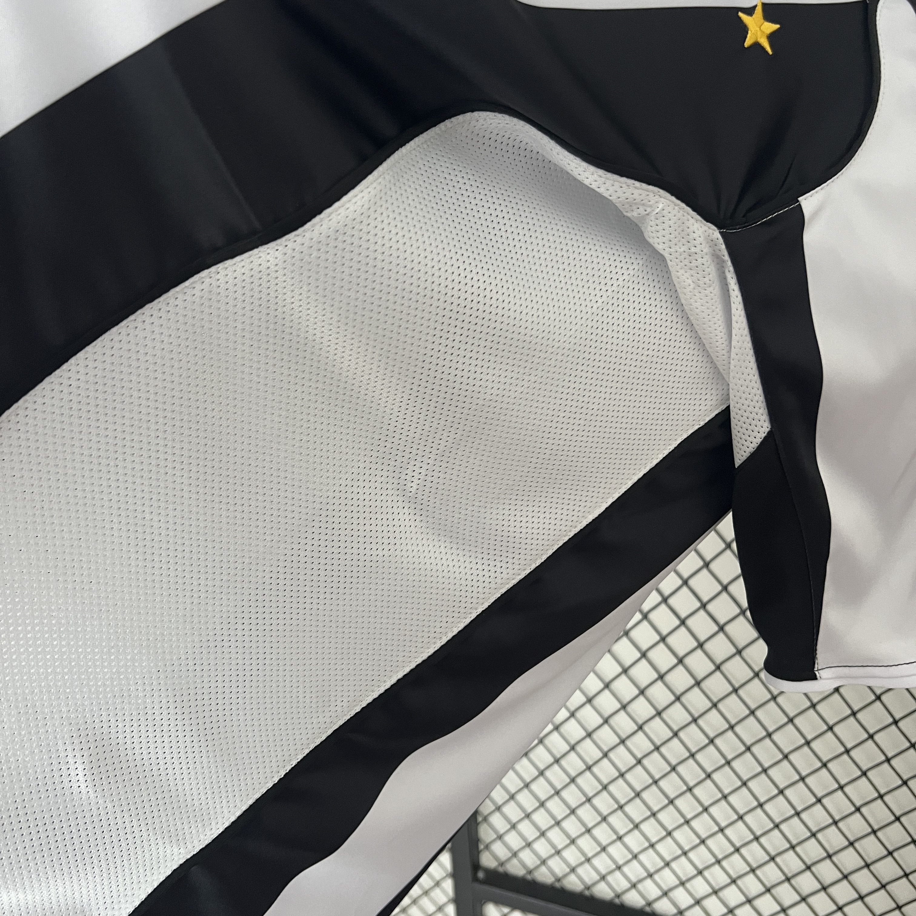 AlphaJersey-Retro Juventus 2004-05 Home Stadium Jersey