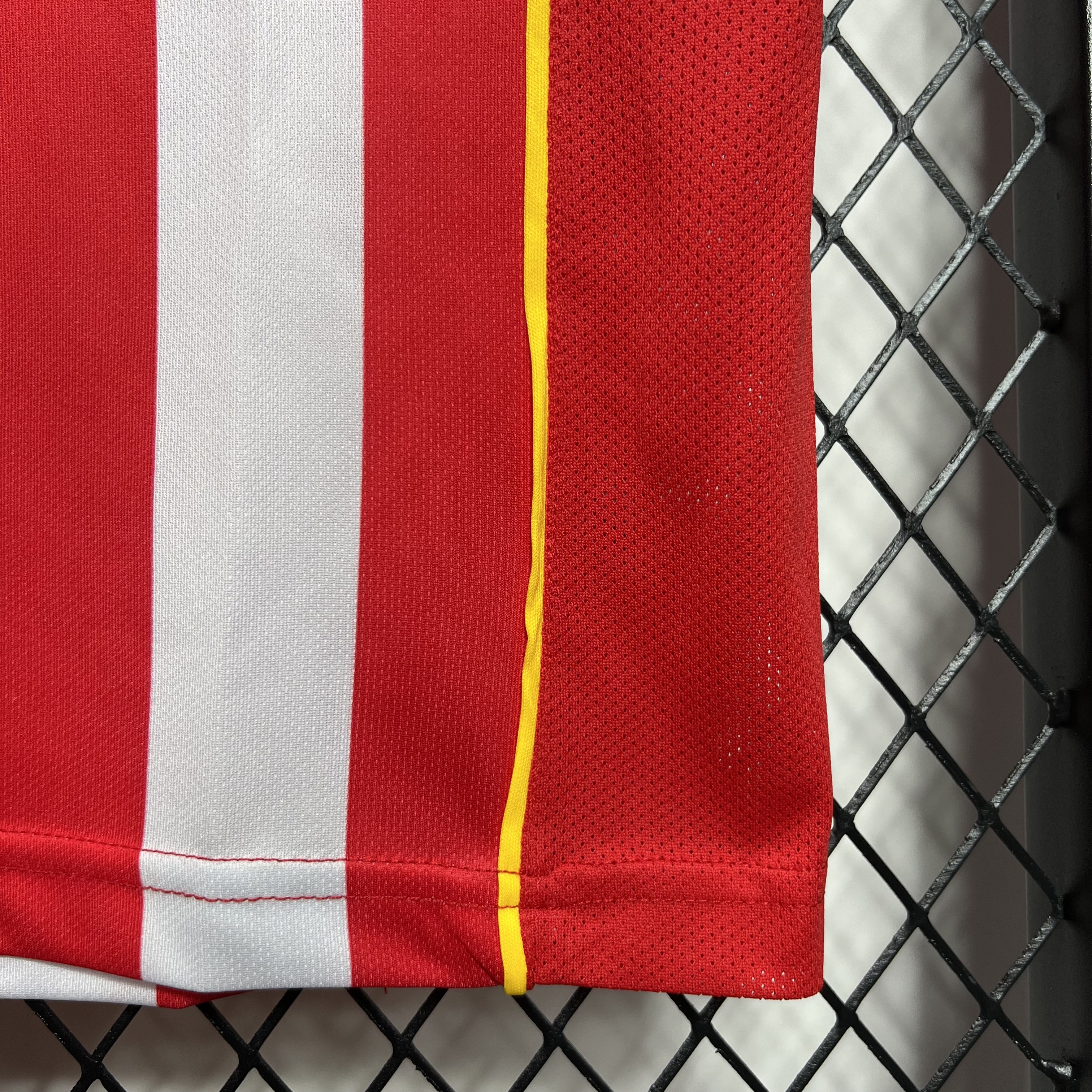 AlphaJersey-Retro Atletico Madrid 2004-05 Home Stadium Jersey - S.p.i.d.e.r M.a.n
