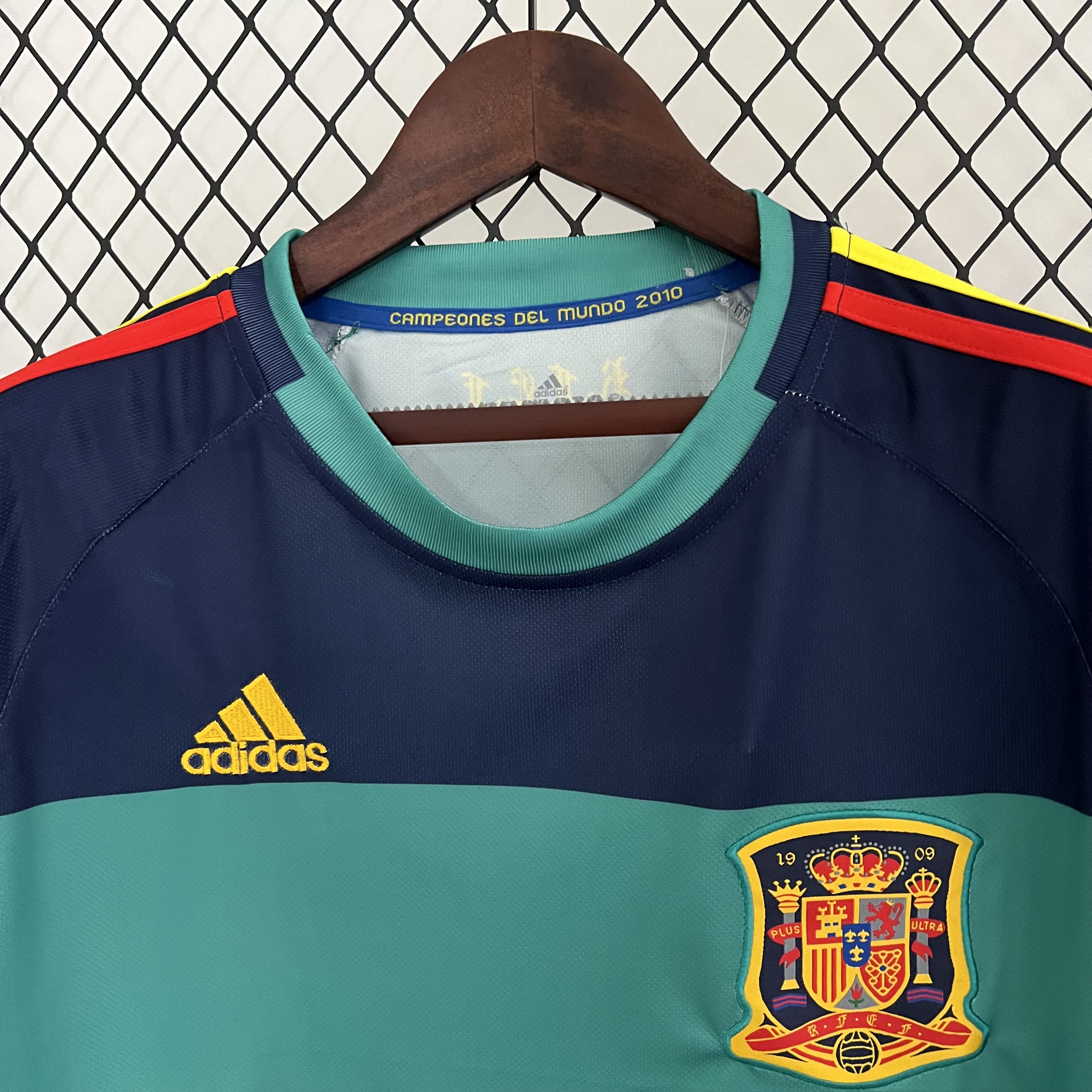 AlphaJersey-Retro Spain 2010 Green Goalkeeper Jersey
