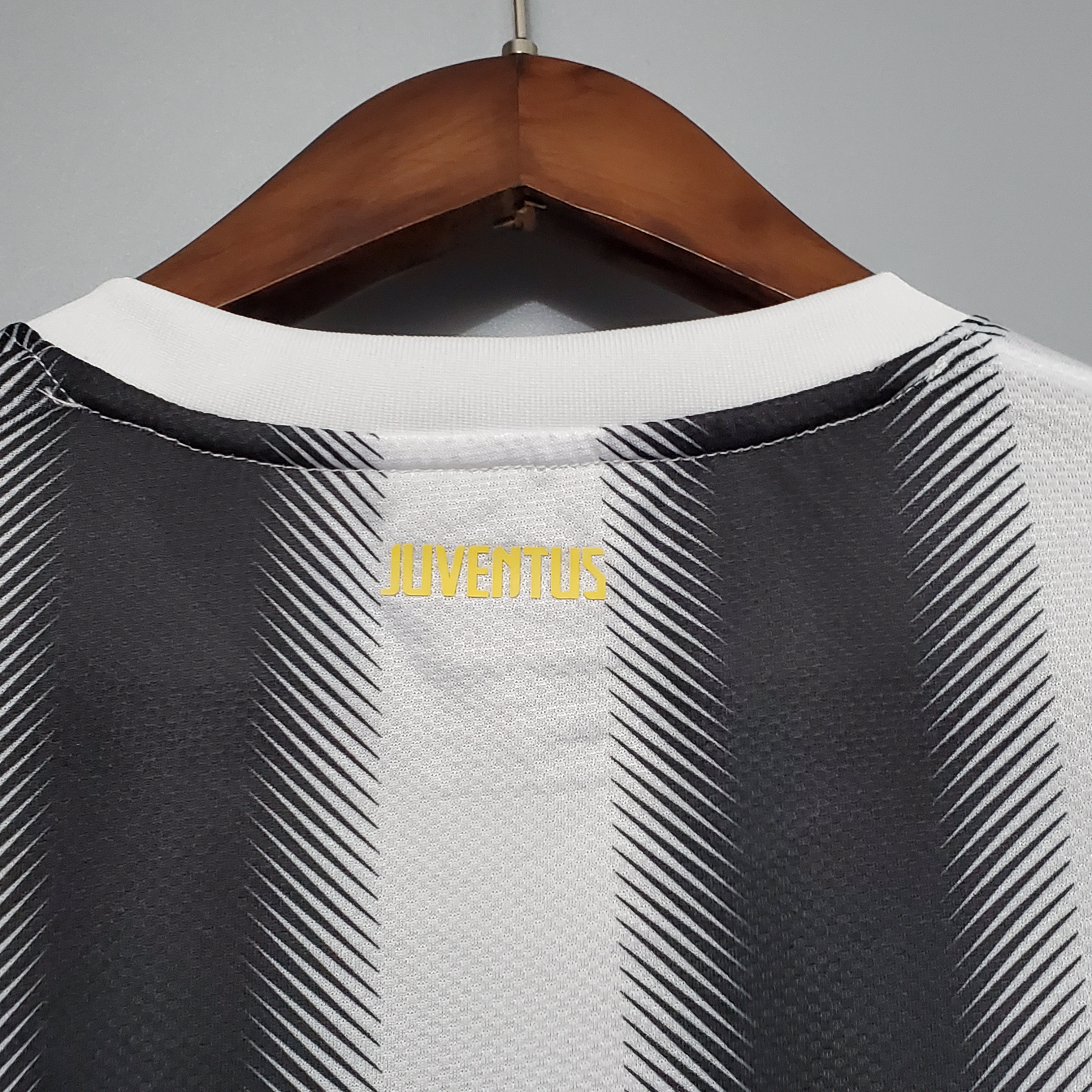 AlphaJersey-Retro Juventus 2011-12 Home Stadium Jersey