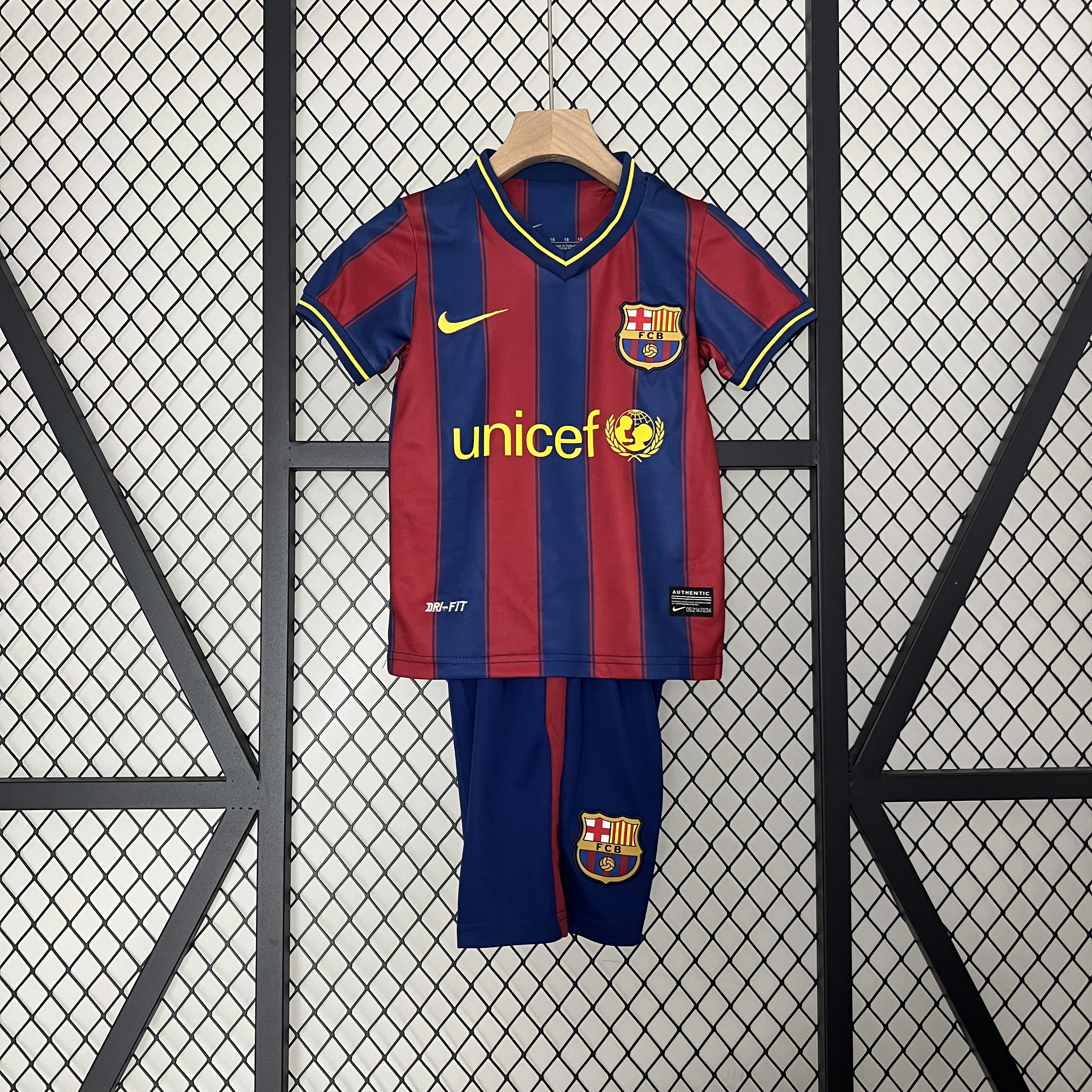 AlphaJersey-Retro Barcelona 2009-10 Home Stadium Kids Kit