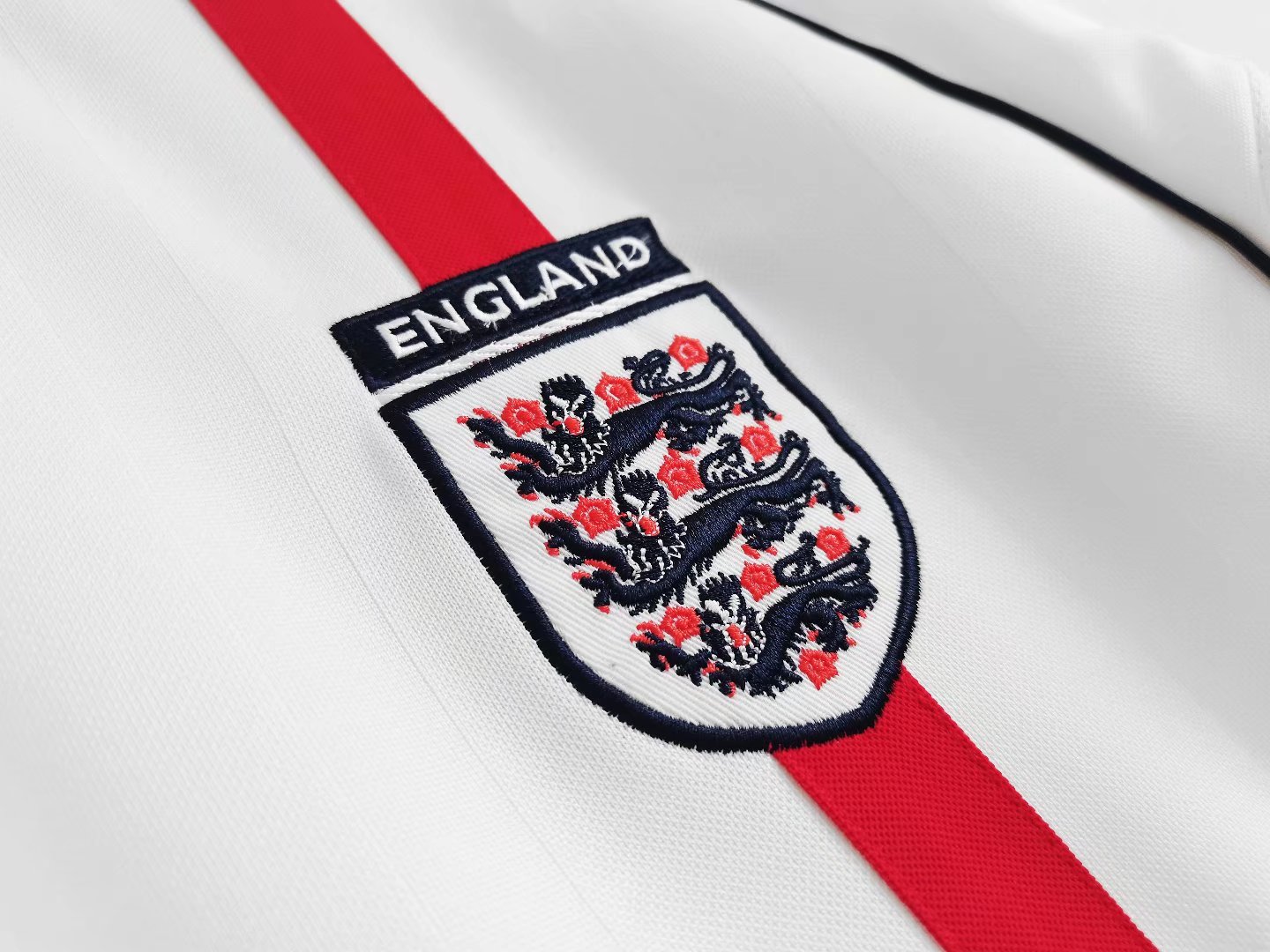 AlphaJersey-Retro England 2002 Home Stadium Jersey