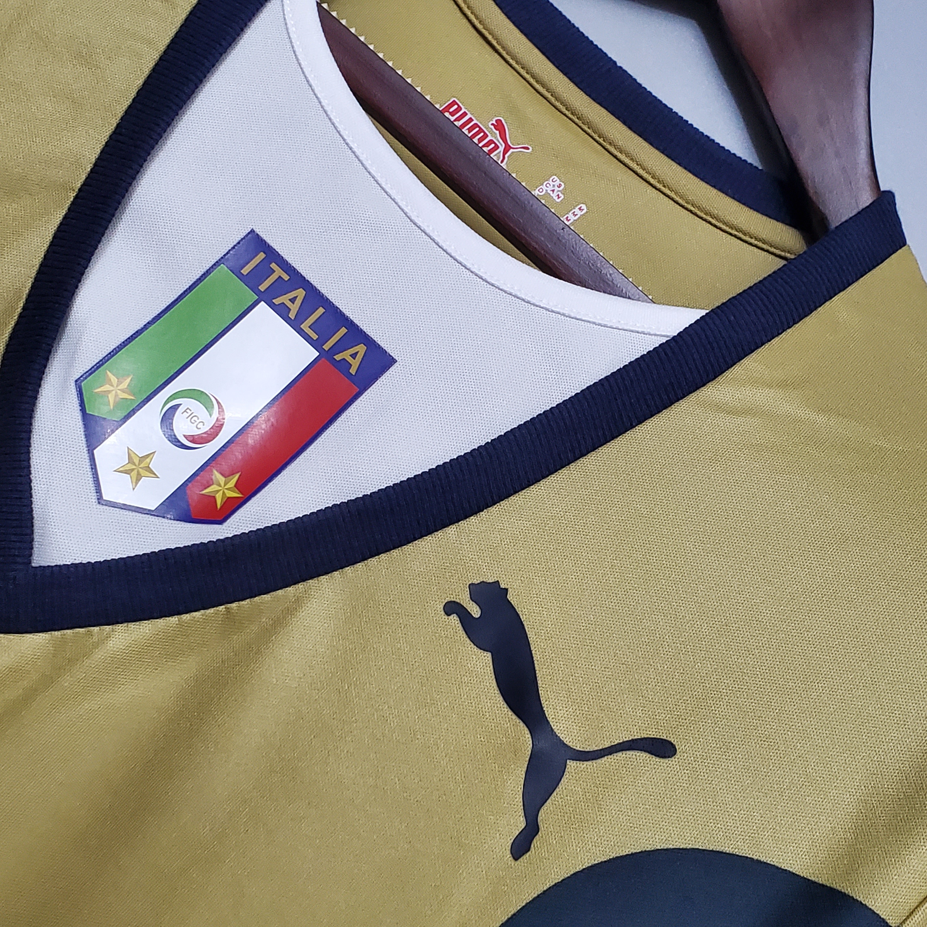 AlphaJersey-Retro Italy 2006 Golden Goalkeeper Jersey