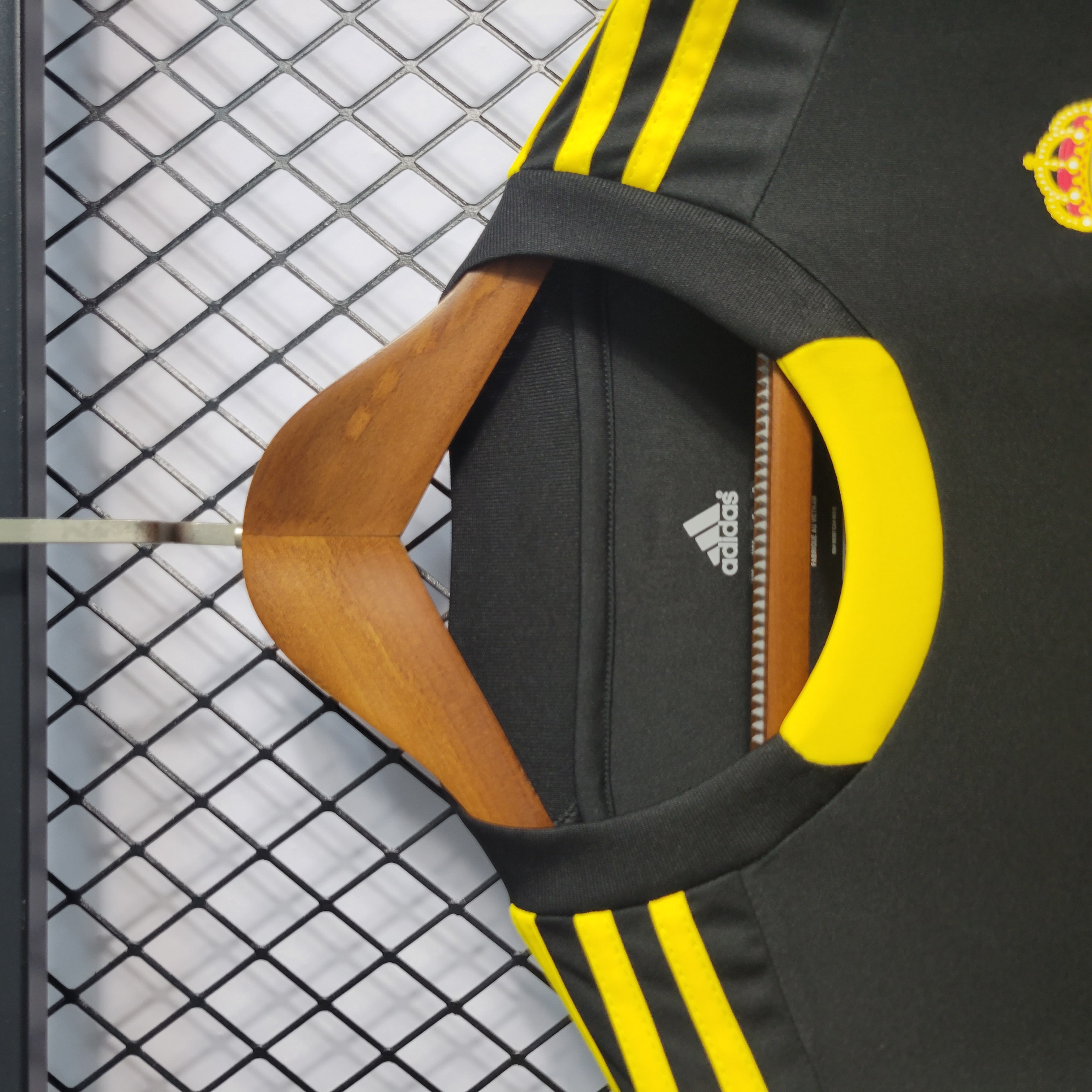 AlphaJersey-Retro Real Madrid 11-12 Black Goalkeeper Jersey