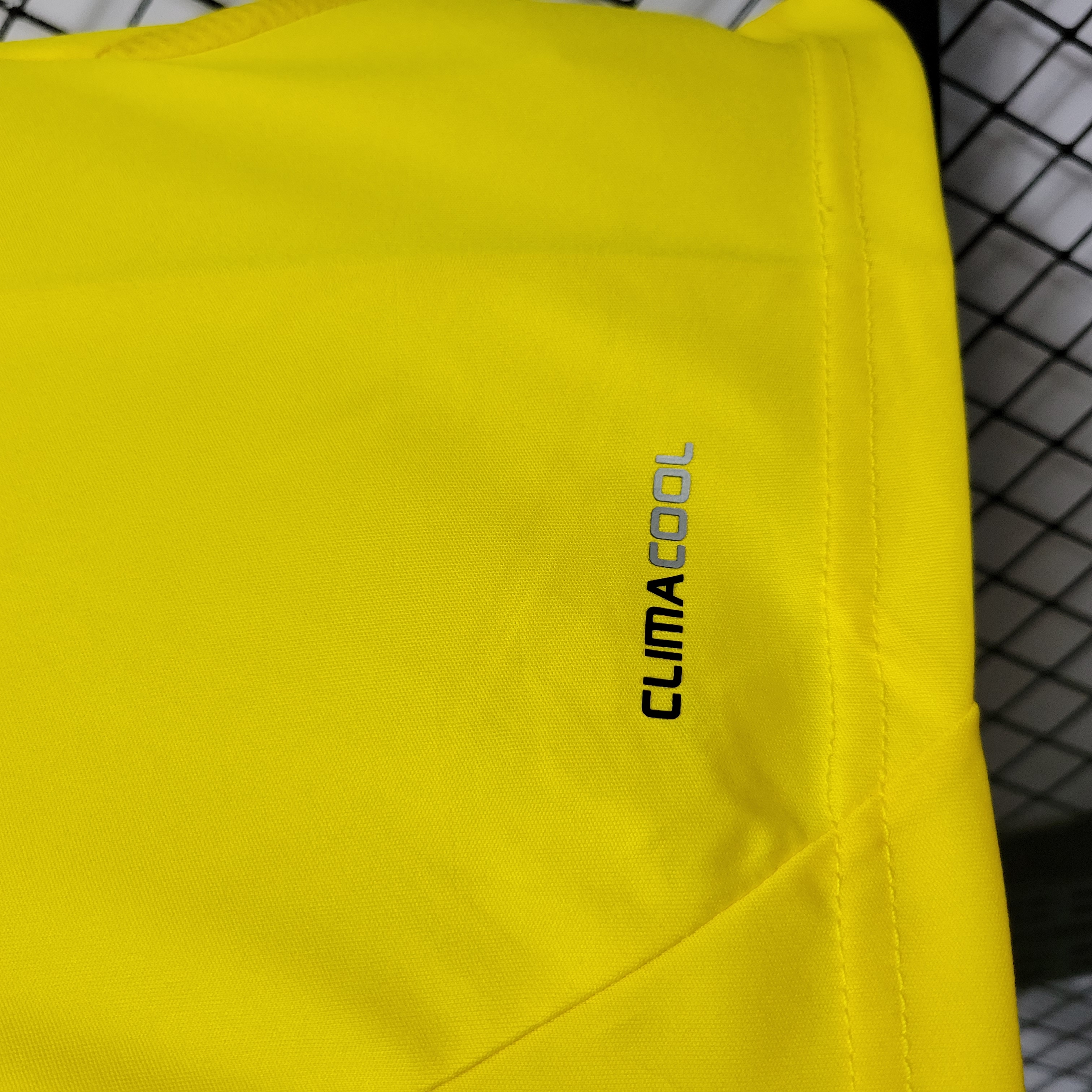 AlphaJersey-Retro Real Madrid 11-12 Yellow Goalkeeper Jersey
