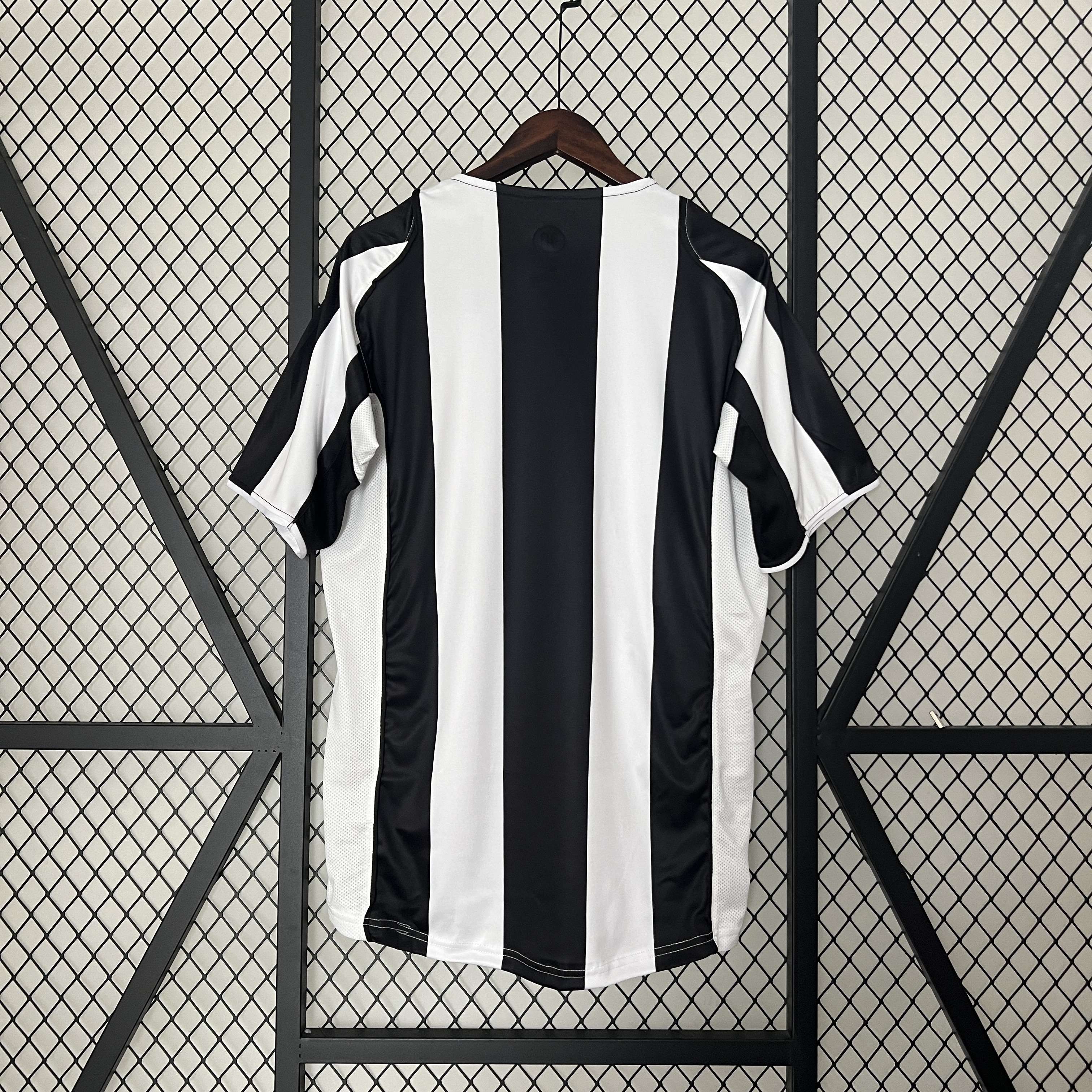 AlphaJersey-Retro Juventus 2004-05 Home Stadium Jersey