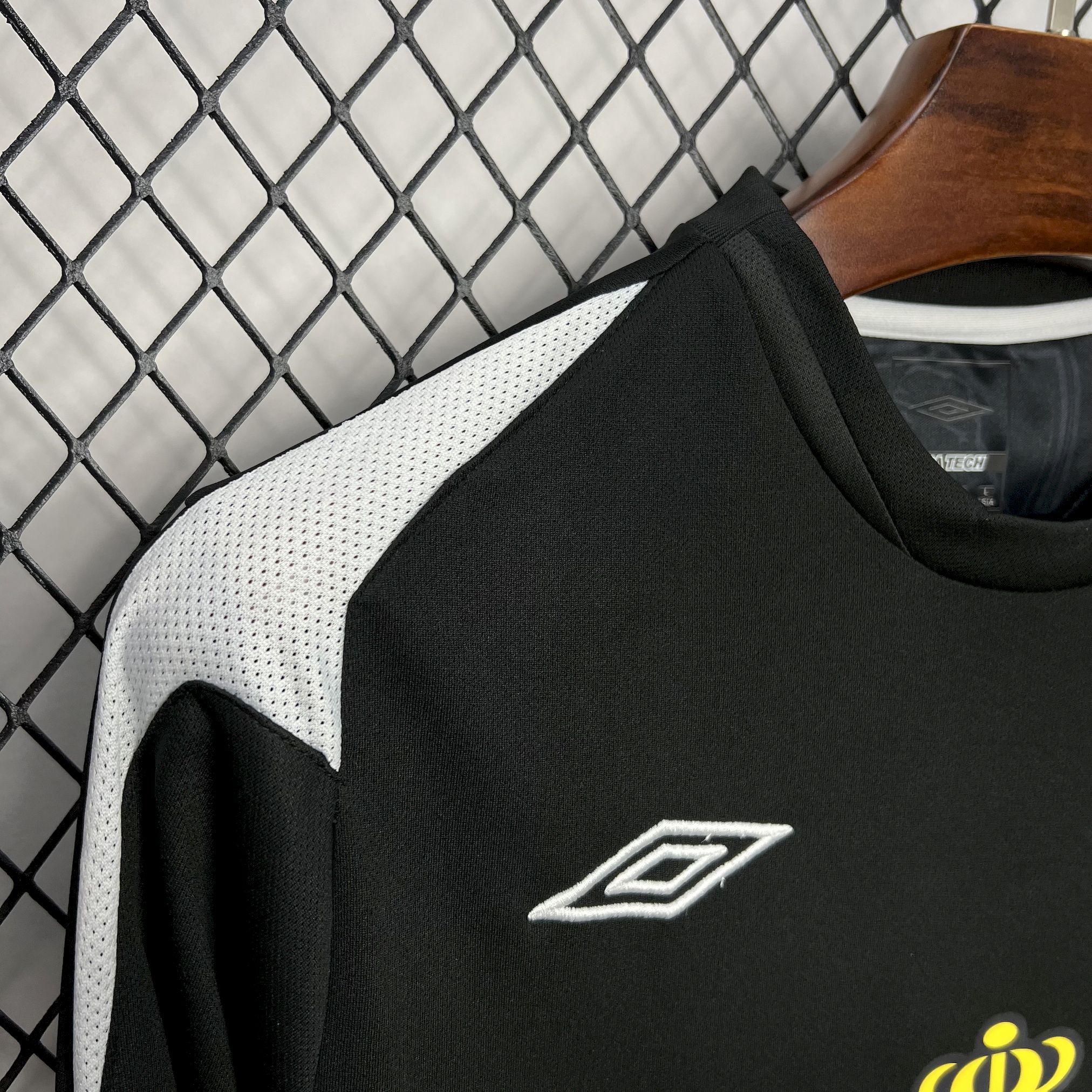 AlphaJersey-Retro Colo Colo 2006 Away Long Sleeve Jersey