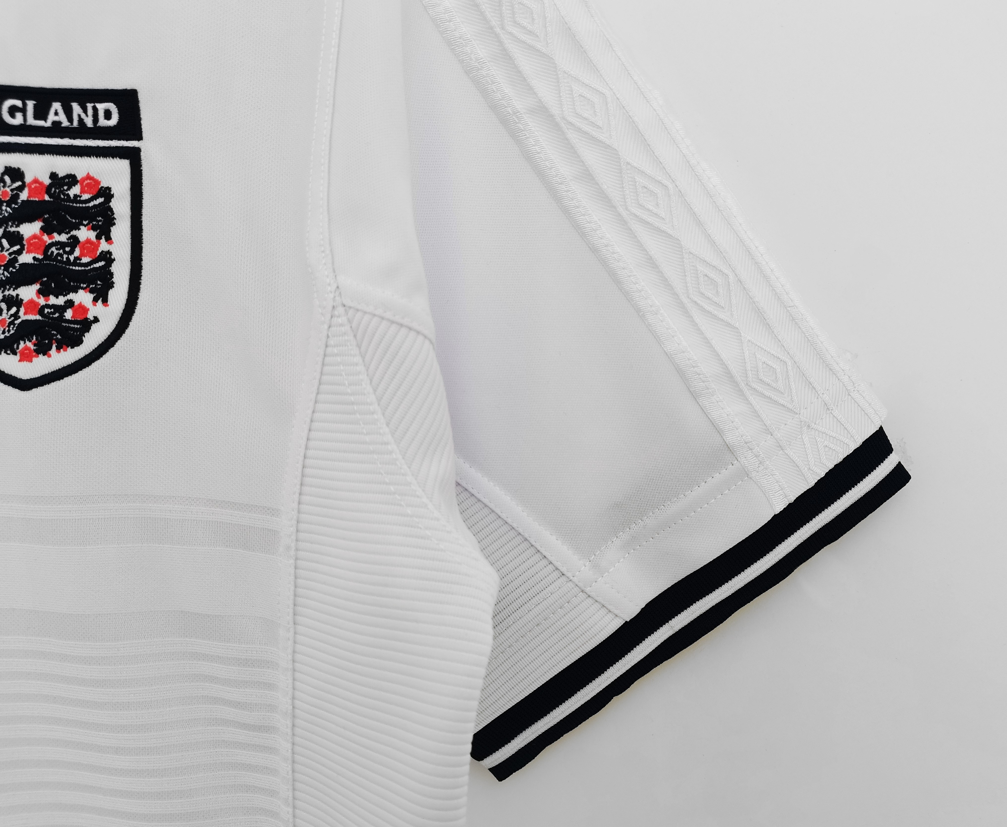 AlphaJersey-Retro England 2000 Home Stadium Jersey