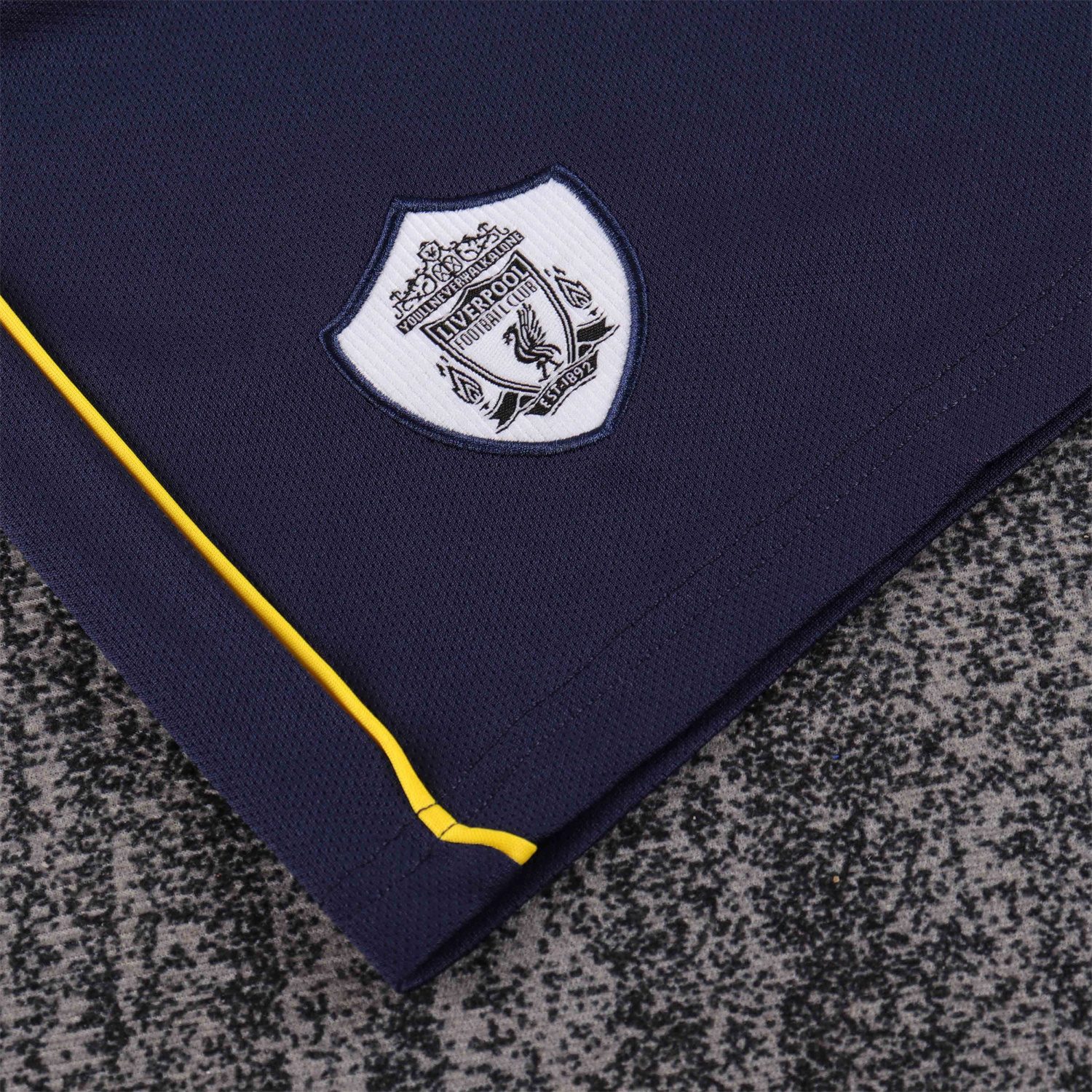 AlphaJersey-Retro Liver.pool 2001-02 Away Kids Kit