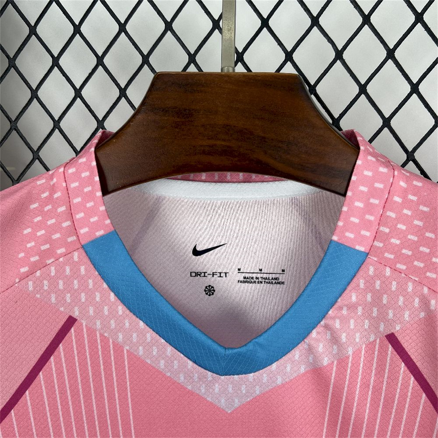 AlphaJersey-Paris Saint-Germain PSG 25-26 T90 White Lines Pink Gradient Special Jersey - Fans Version