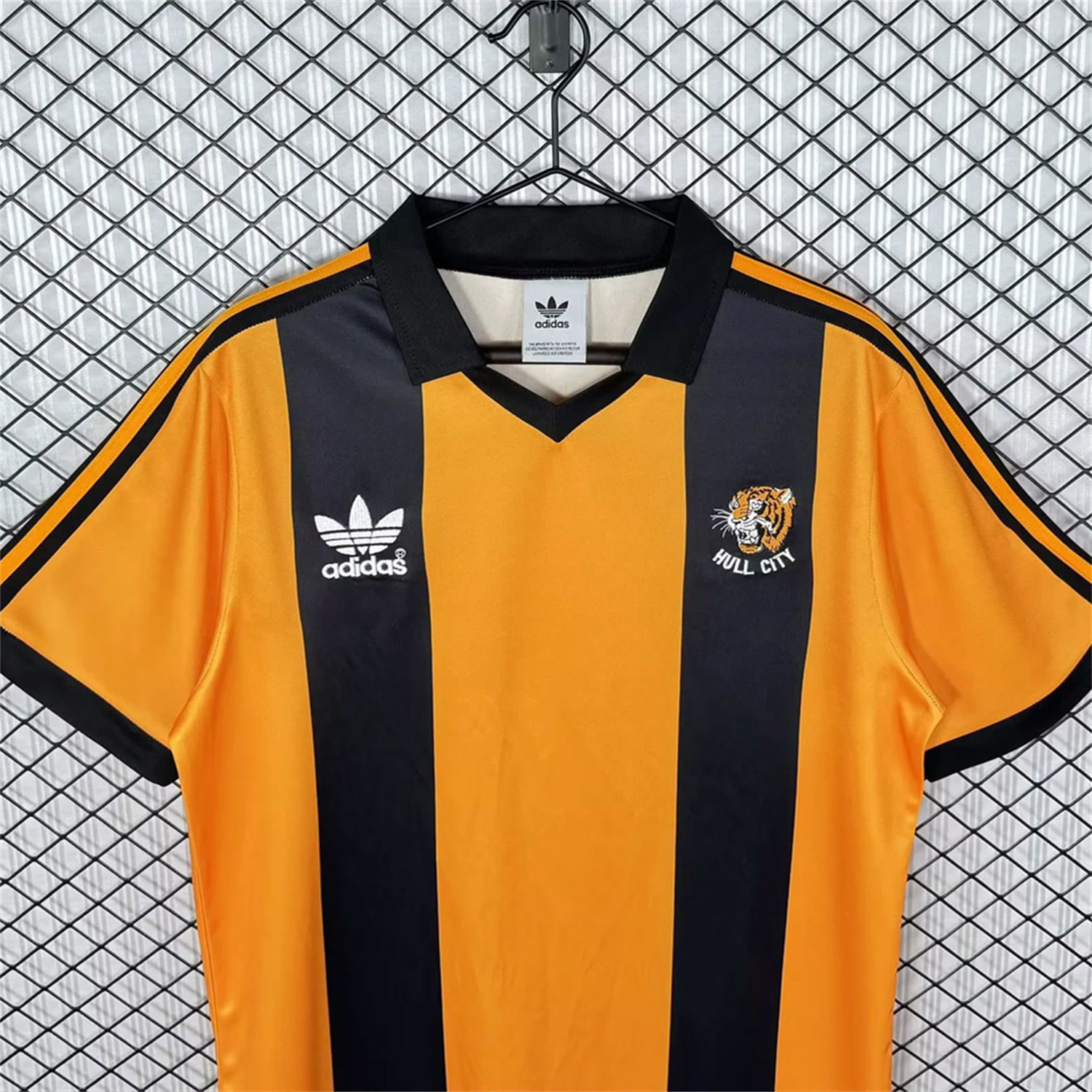 AlphaJersey-Retro Hull City 1981-82 Home Jersey