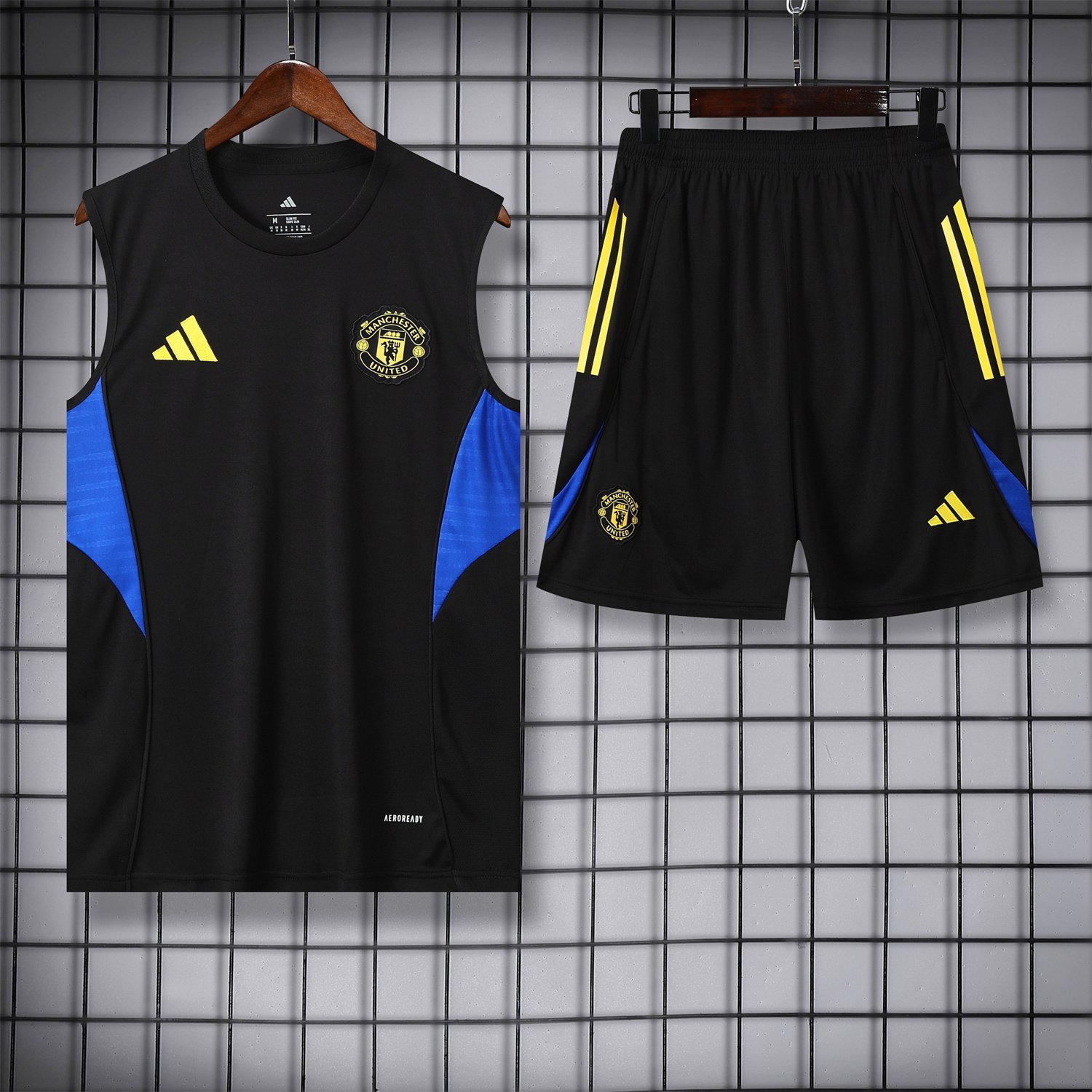 AlphaJersey-Manchester United 25-26 Vest Training Set - Black And Light Grey Vest & Black Shorts