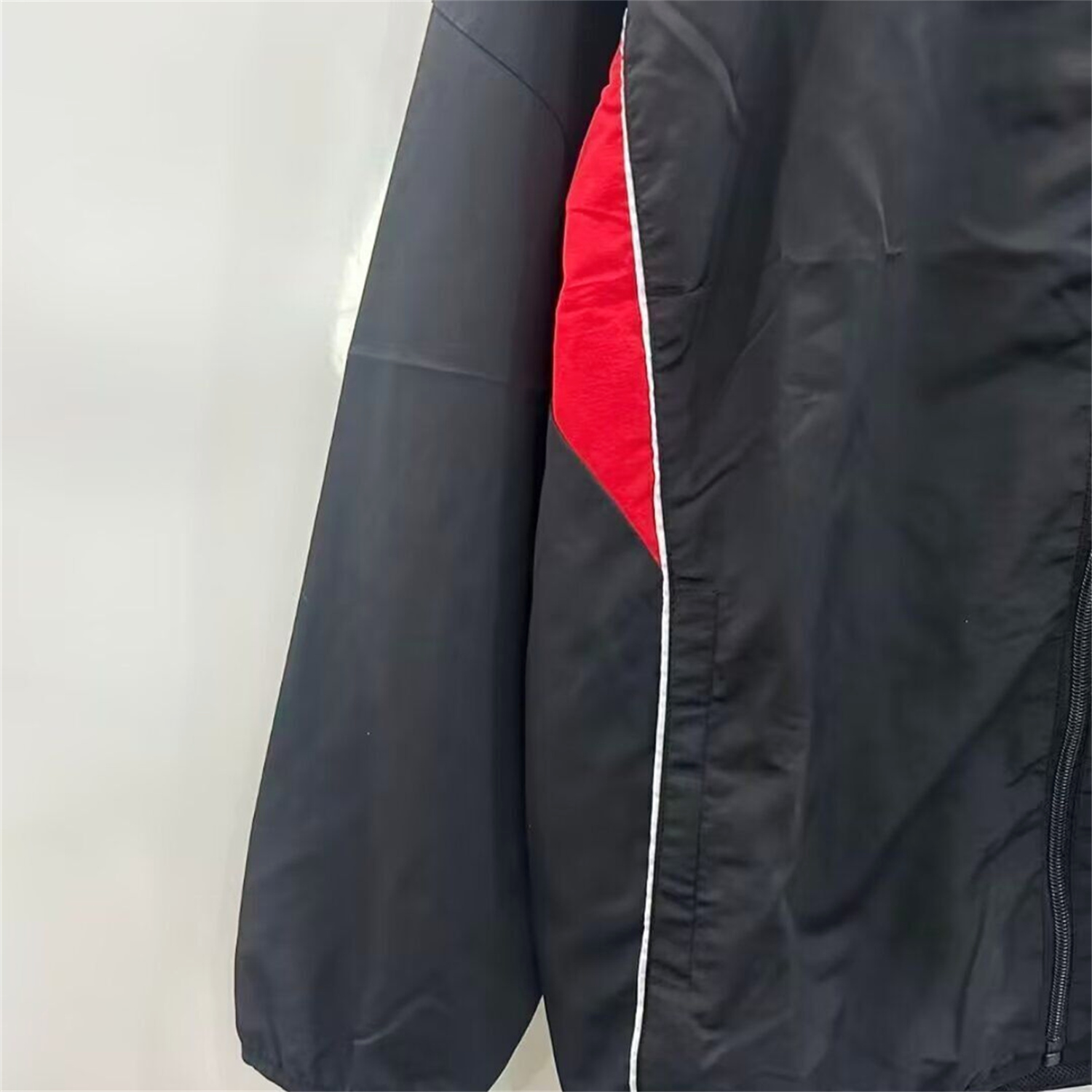 AlphaJersey-River Plate 25-26 Training Windbreaker Jacket - Black With Red
