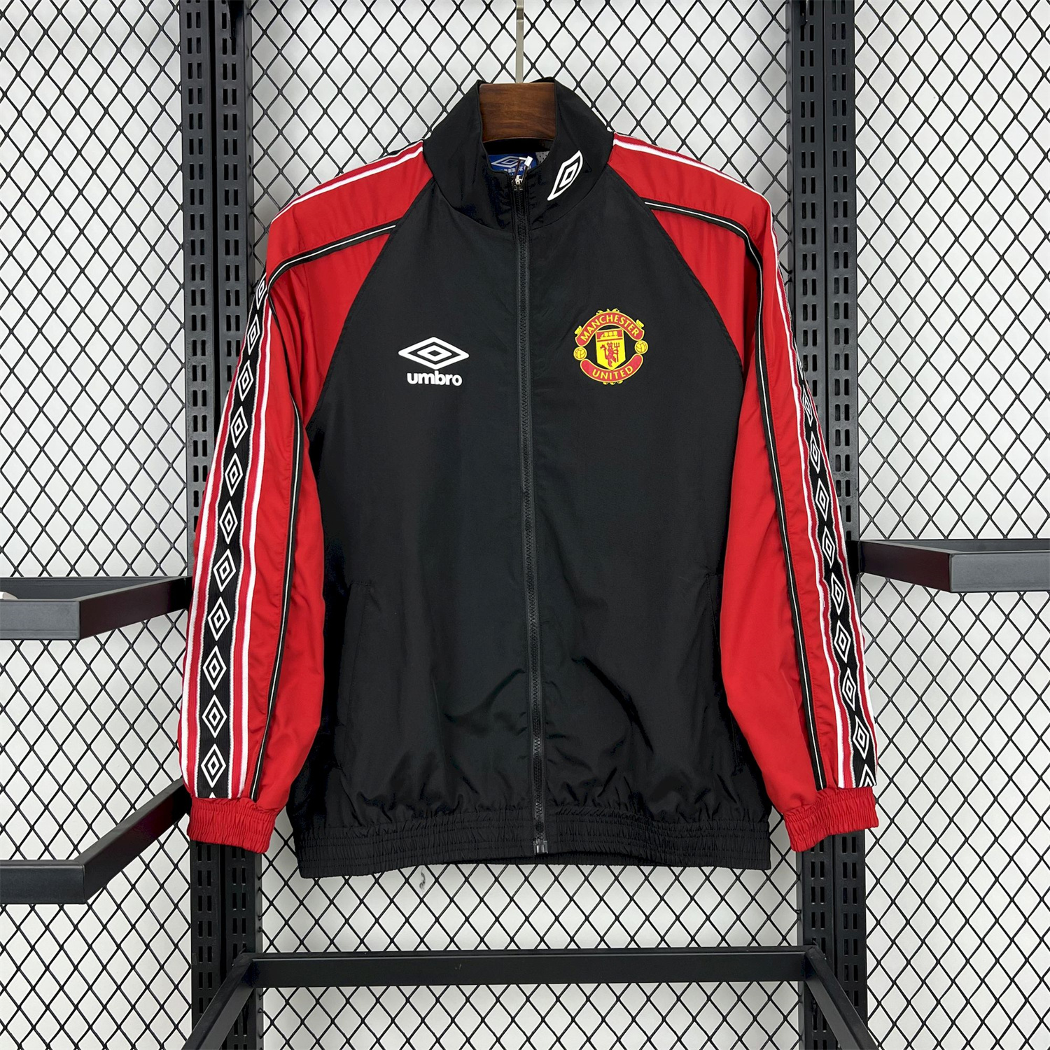 AlphaJersey-Retro Manchester United 1998-99 Throwback Windbreaker Jacket - Black and Red