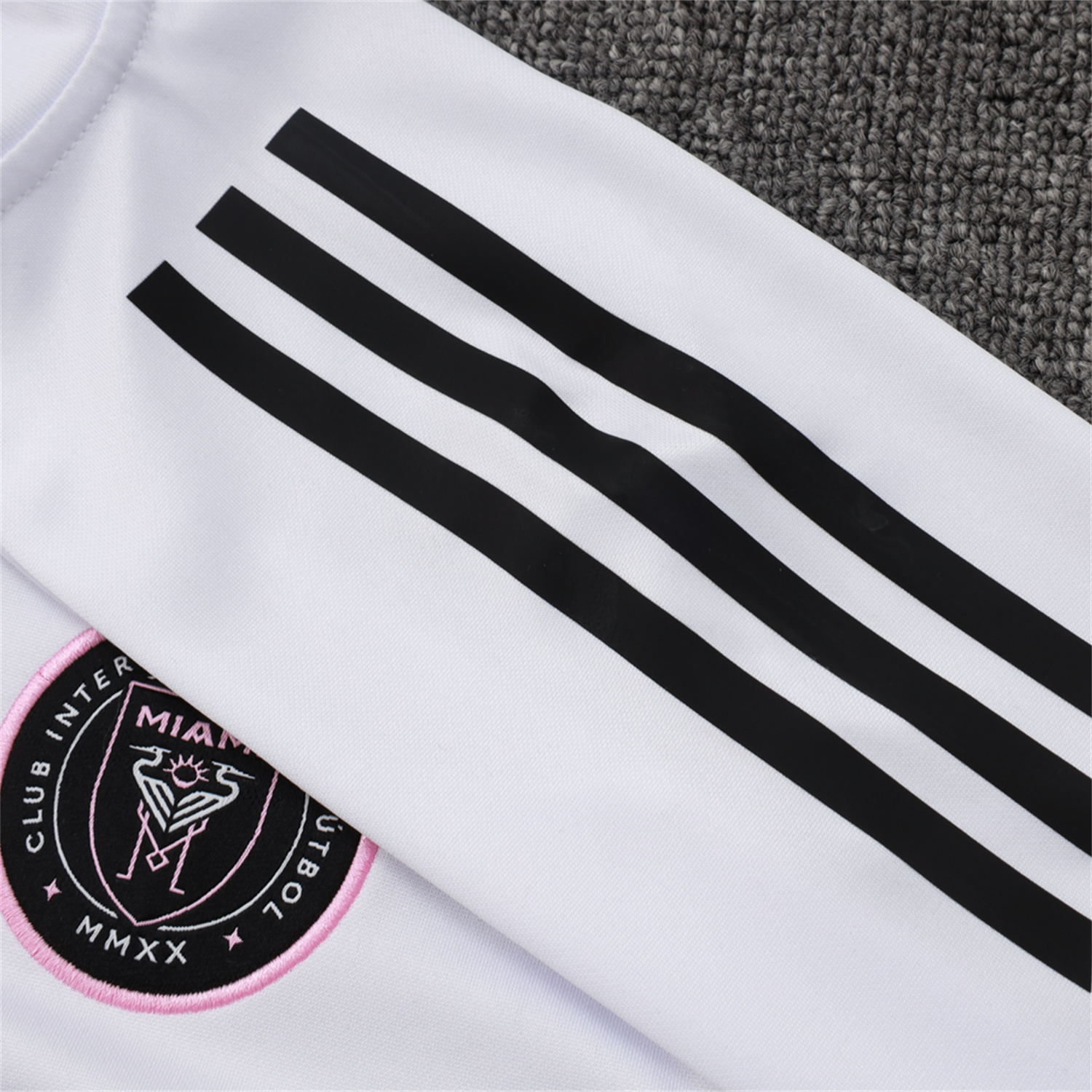AlphaJersey-INT M.A.M 25-26 Long Sleeves Training Set - White Top & Black Pants