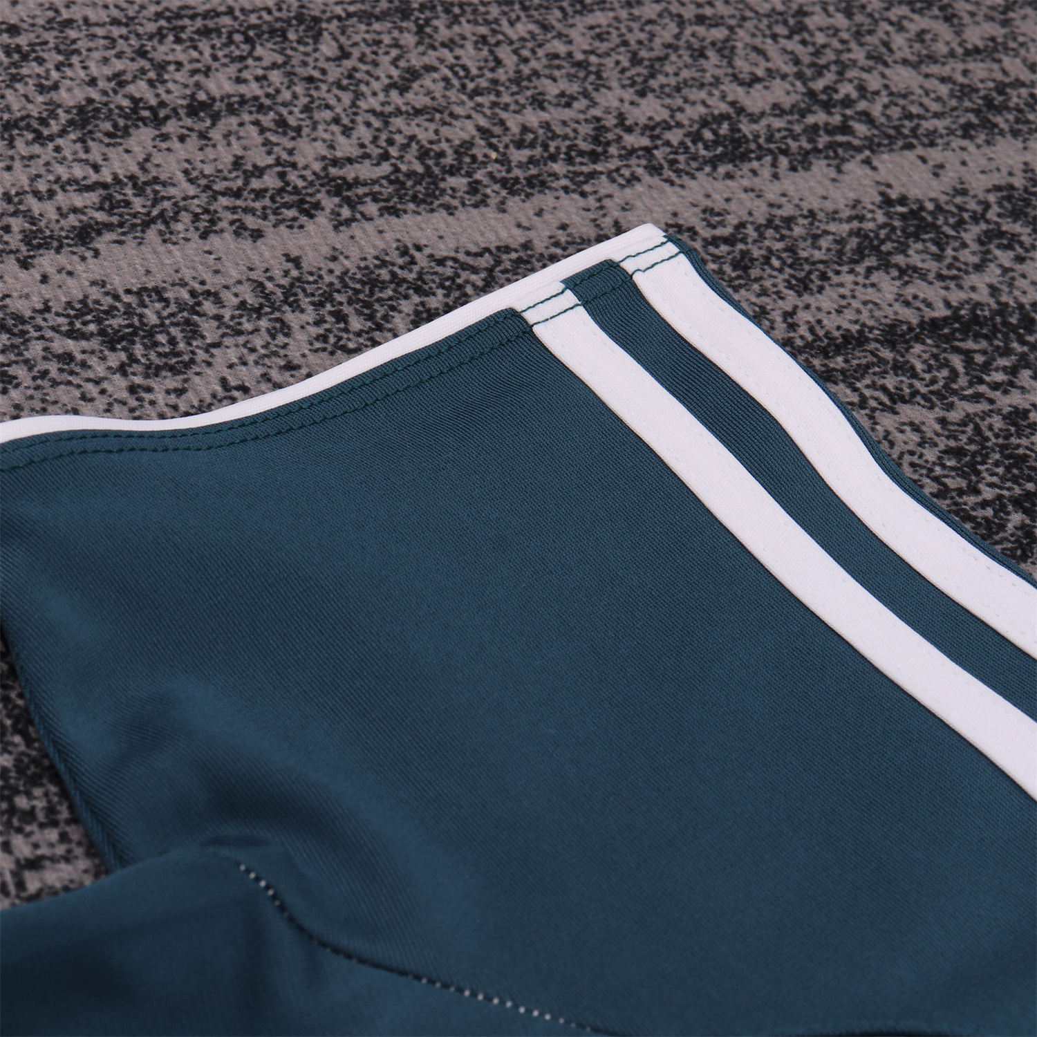 AlphaJersey-Retro Liver.pool 2006-08 Away Kids Kit