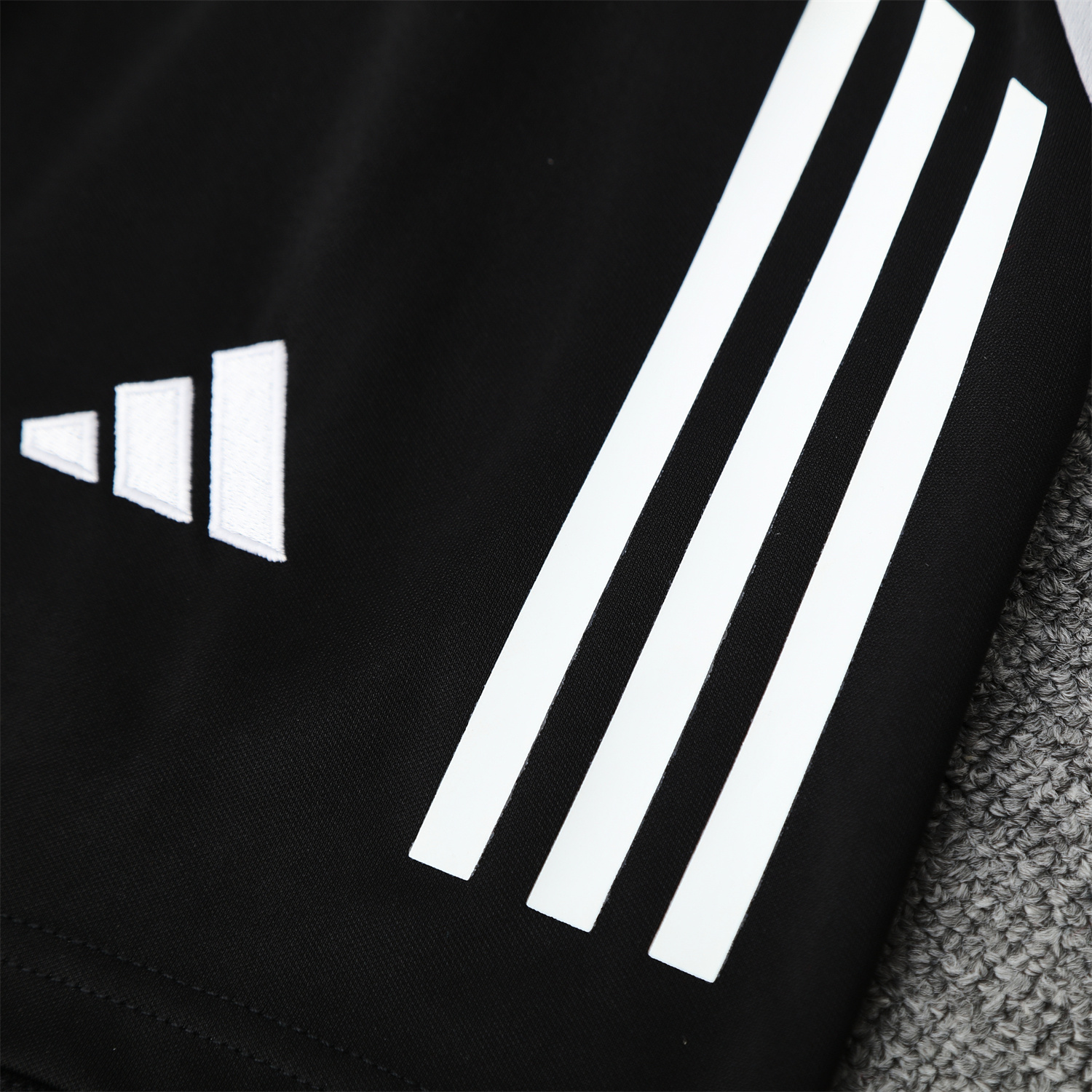 AlphaJersey-Real Madrid 25-26 Short-Sleeve Training Set - Green-Black Dragon Top & Black-White Shorts