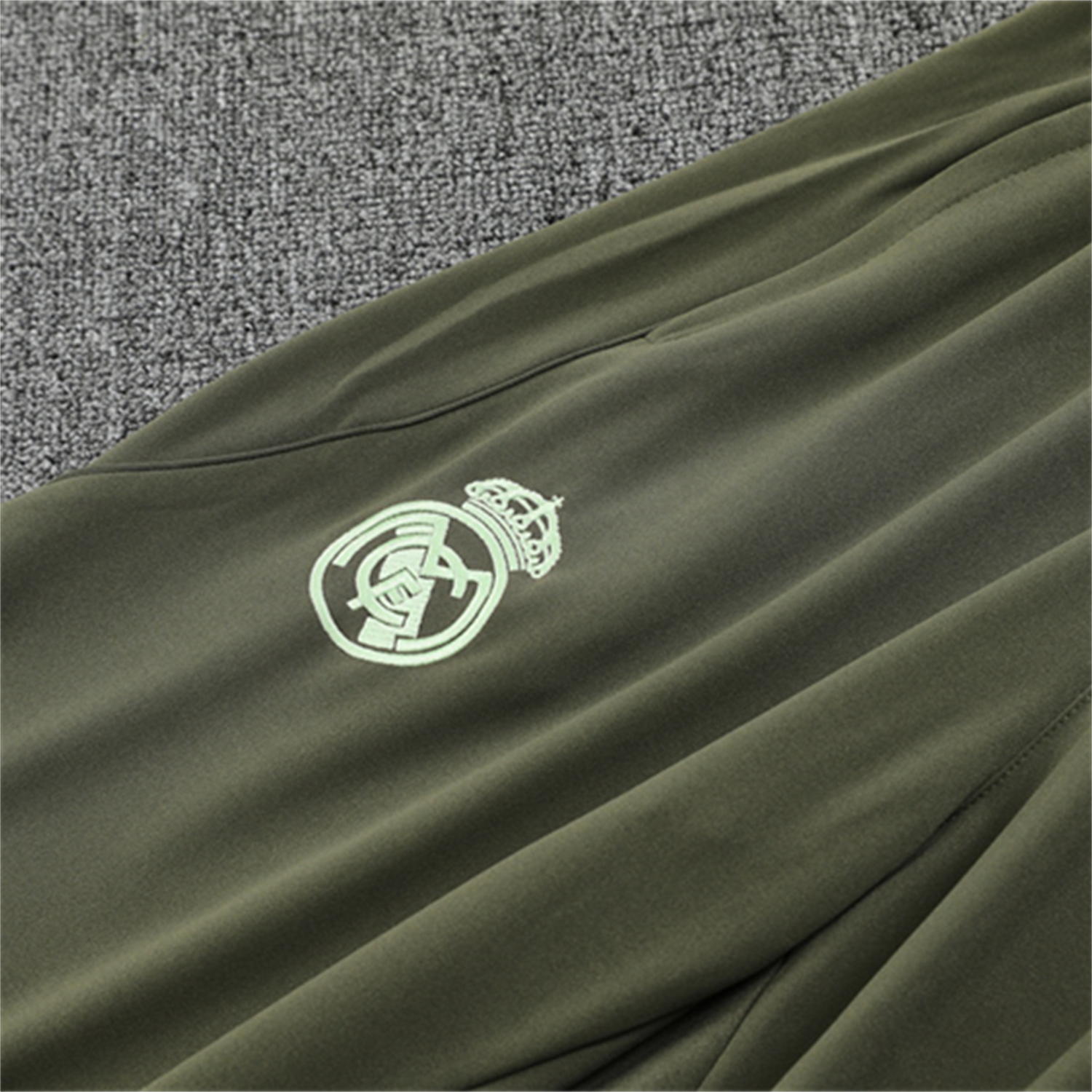 AlphaJersey-Real Madrid 25-26 Long Sleeve Training Set - Light Green Top & Army Green Pants