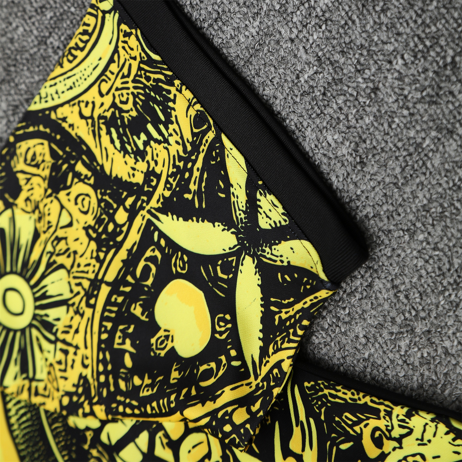 AlphaJersey-Brazil 25-26 Yellow Jesus Statue Short-Sleeve Training Set - Yellow Top & Black Shorts