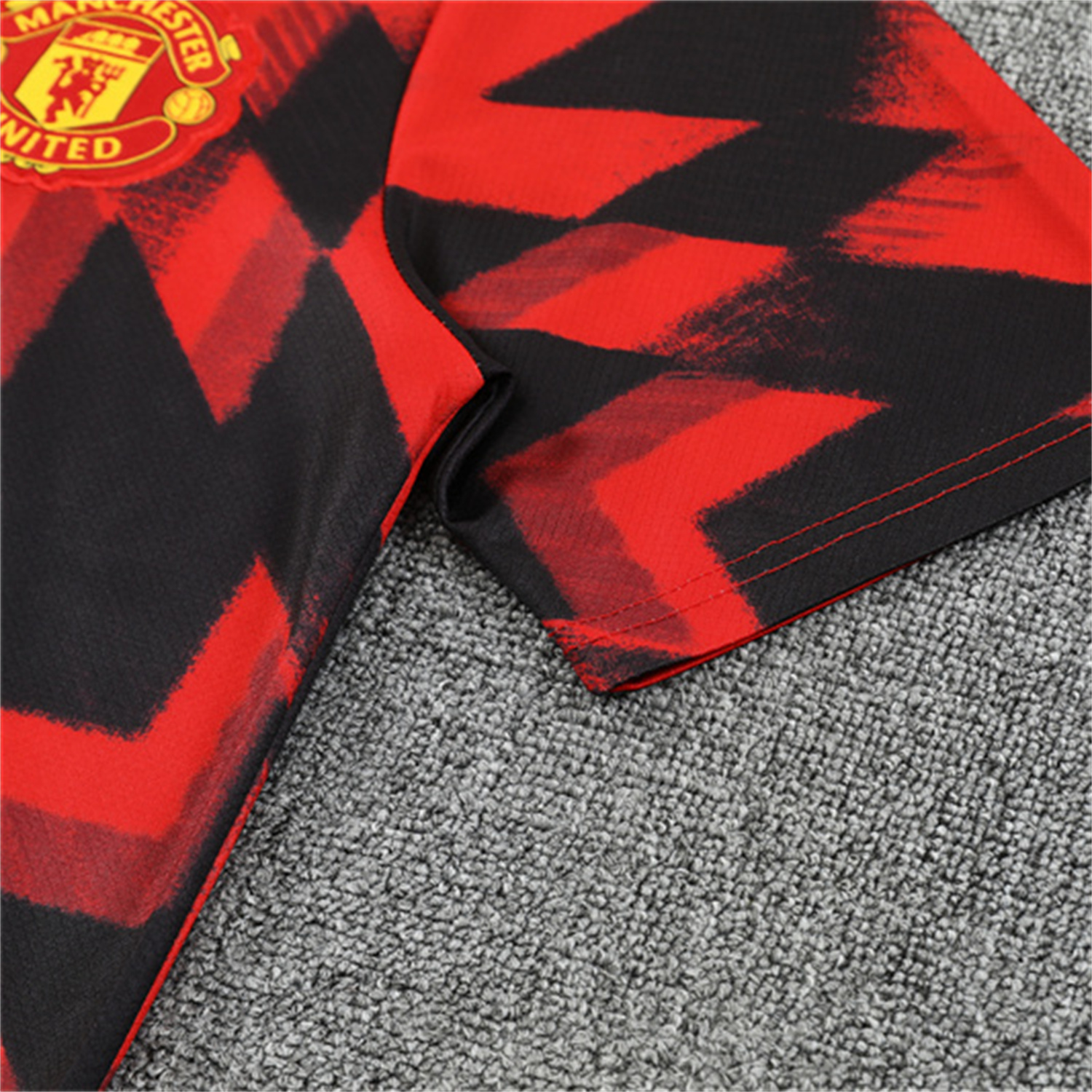 AlphaJersey-Manchester United 25-26 Short-Sleeve Training Set - Red Camouflage Top & Black Shorts