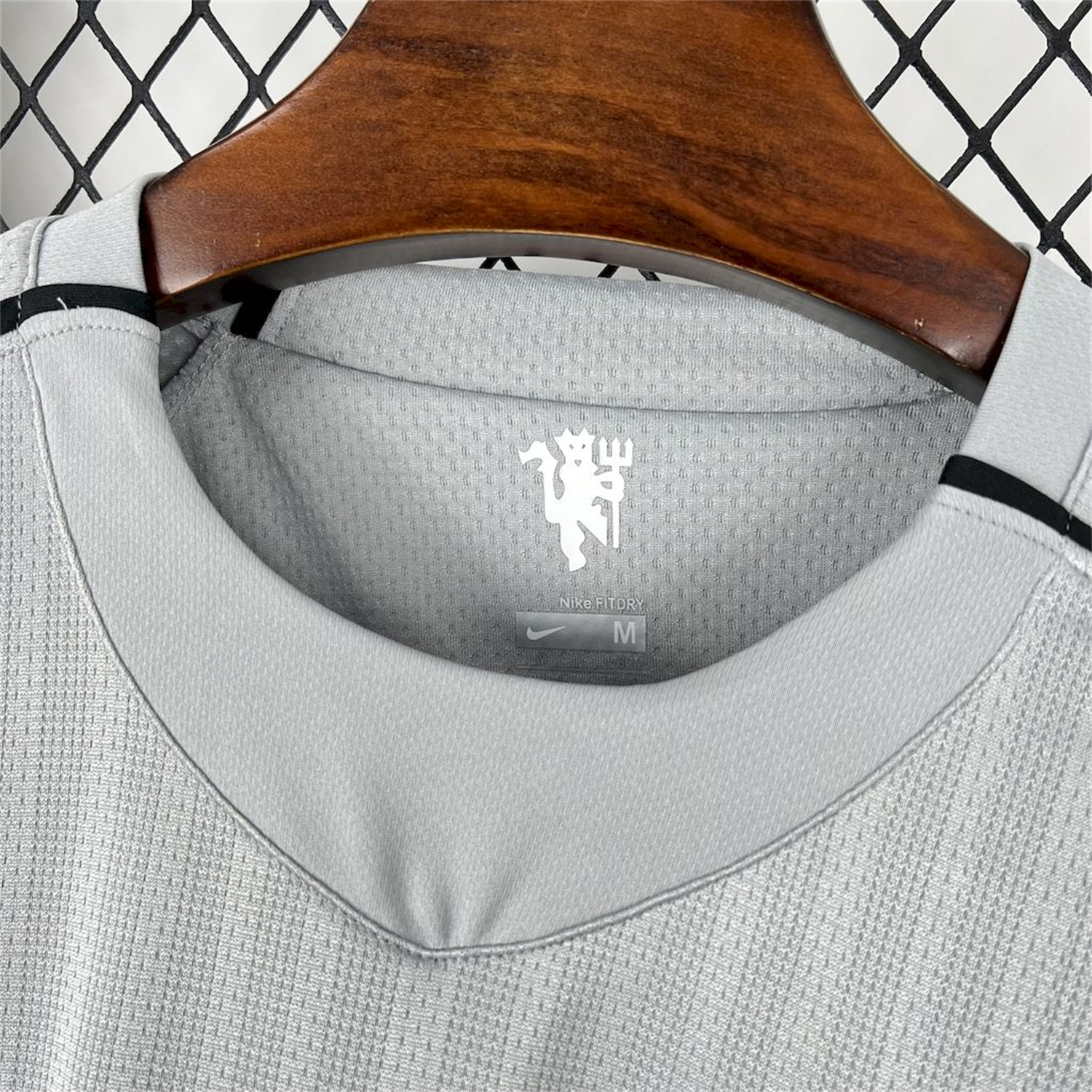 AlphaJersey-Retro Manchester United 2007-08 Grey Goalkeeper Jersey