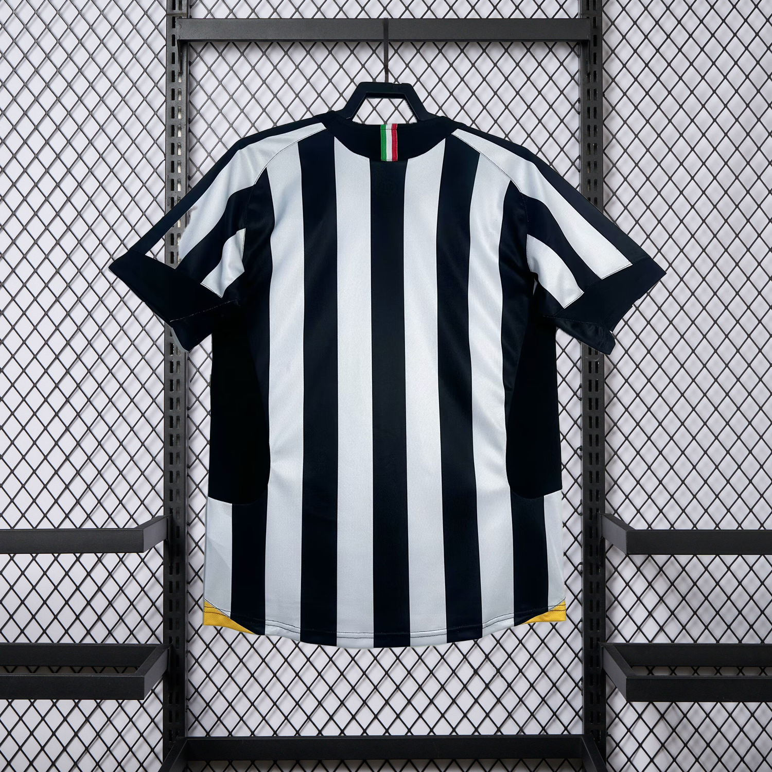 AlphaJersey-Retro Juventus 2005-06 Home Jersey