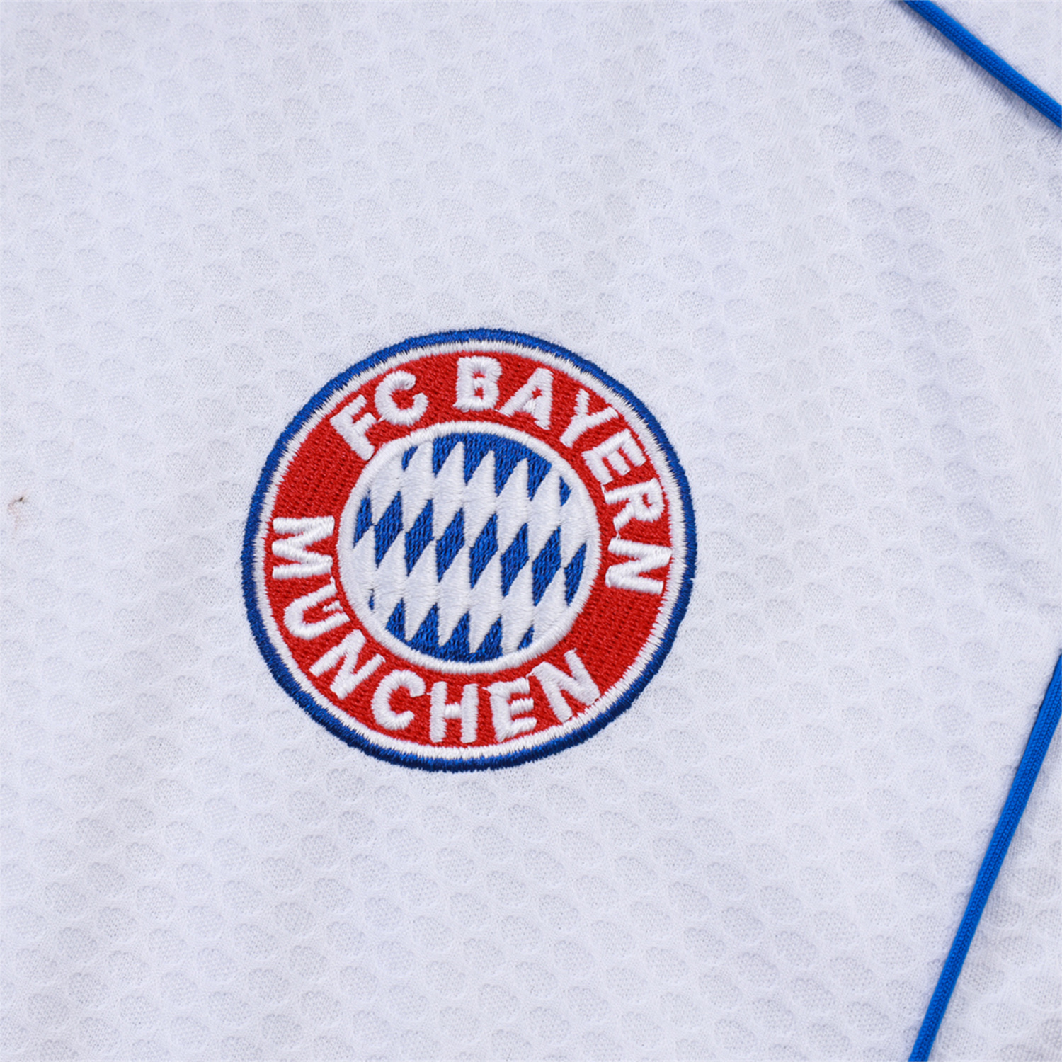 AlphaJersey-Bayern Munich 25-26 Short-Sleeve Training Set - White Throwback Top & Grey Shorts