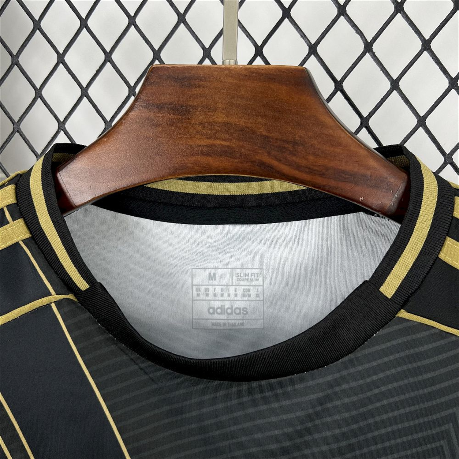 AlphaJersey-Bayern Munich 25-26 Black Gold Special Edition Jersey - Fans Version