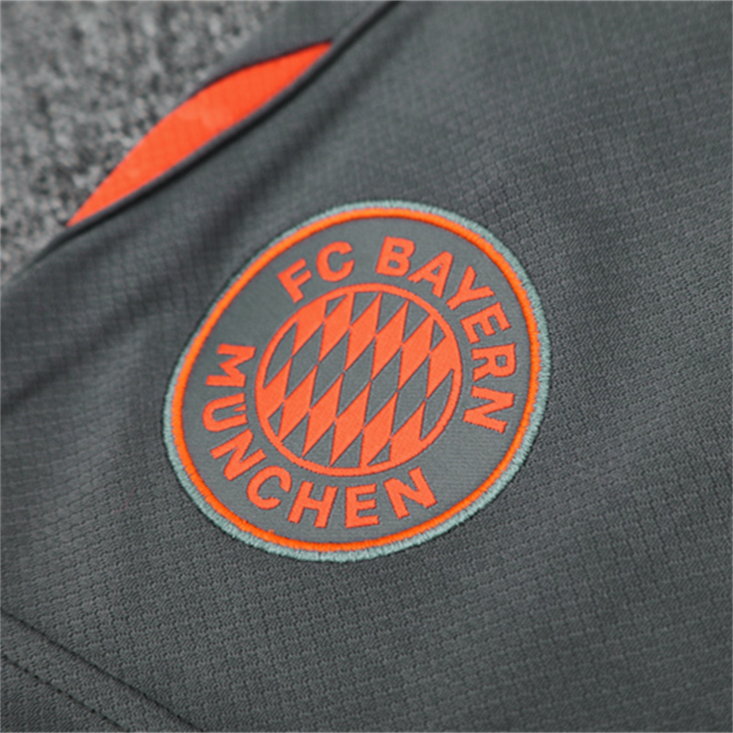 AlphaJersey-Bayern Munich 25-26 Short-Sleeve Training Set - Orange Top & Gray shorts