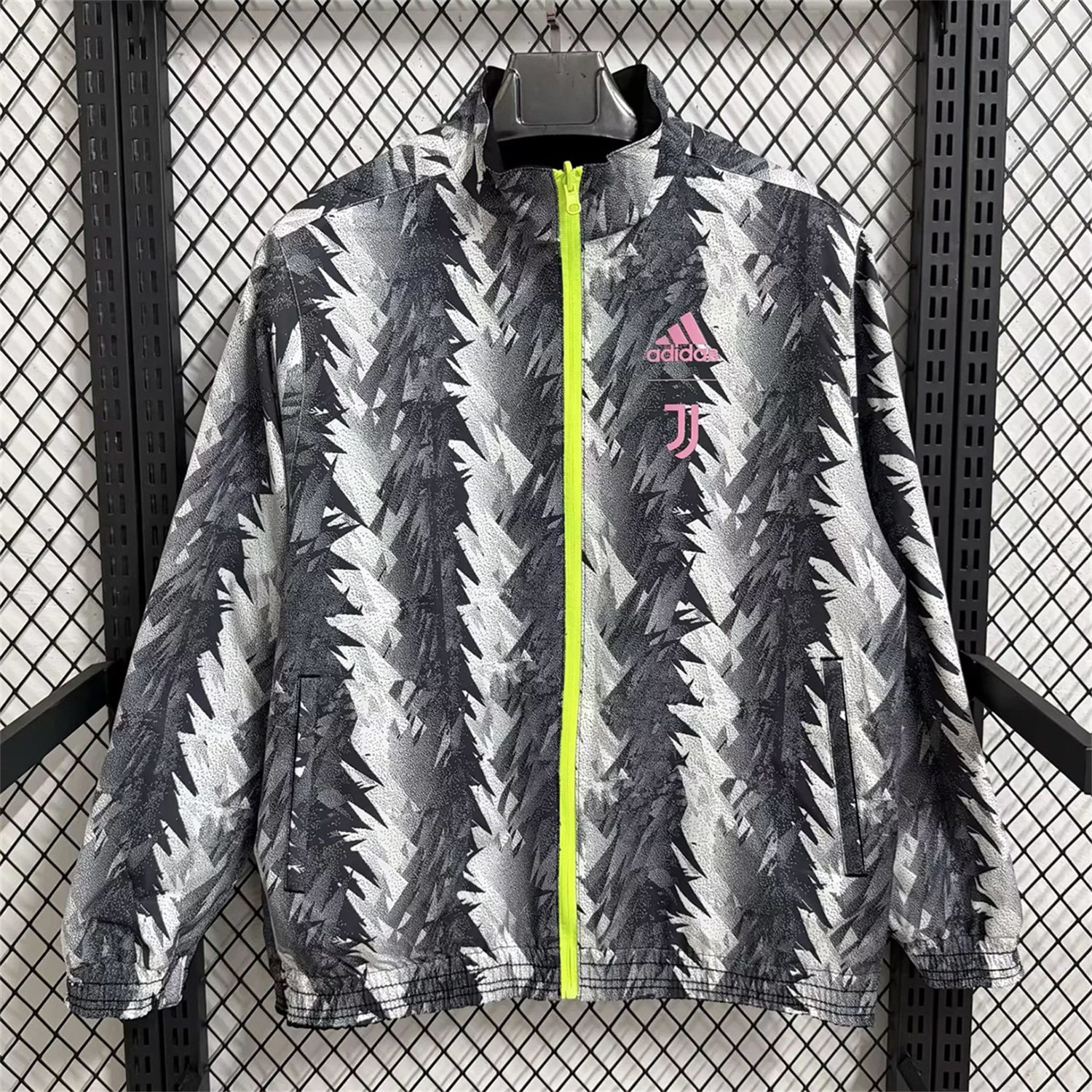 AlphaJersey-Juventus 25-26 Double Sided Reversible Windbreaker - Black & Grey