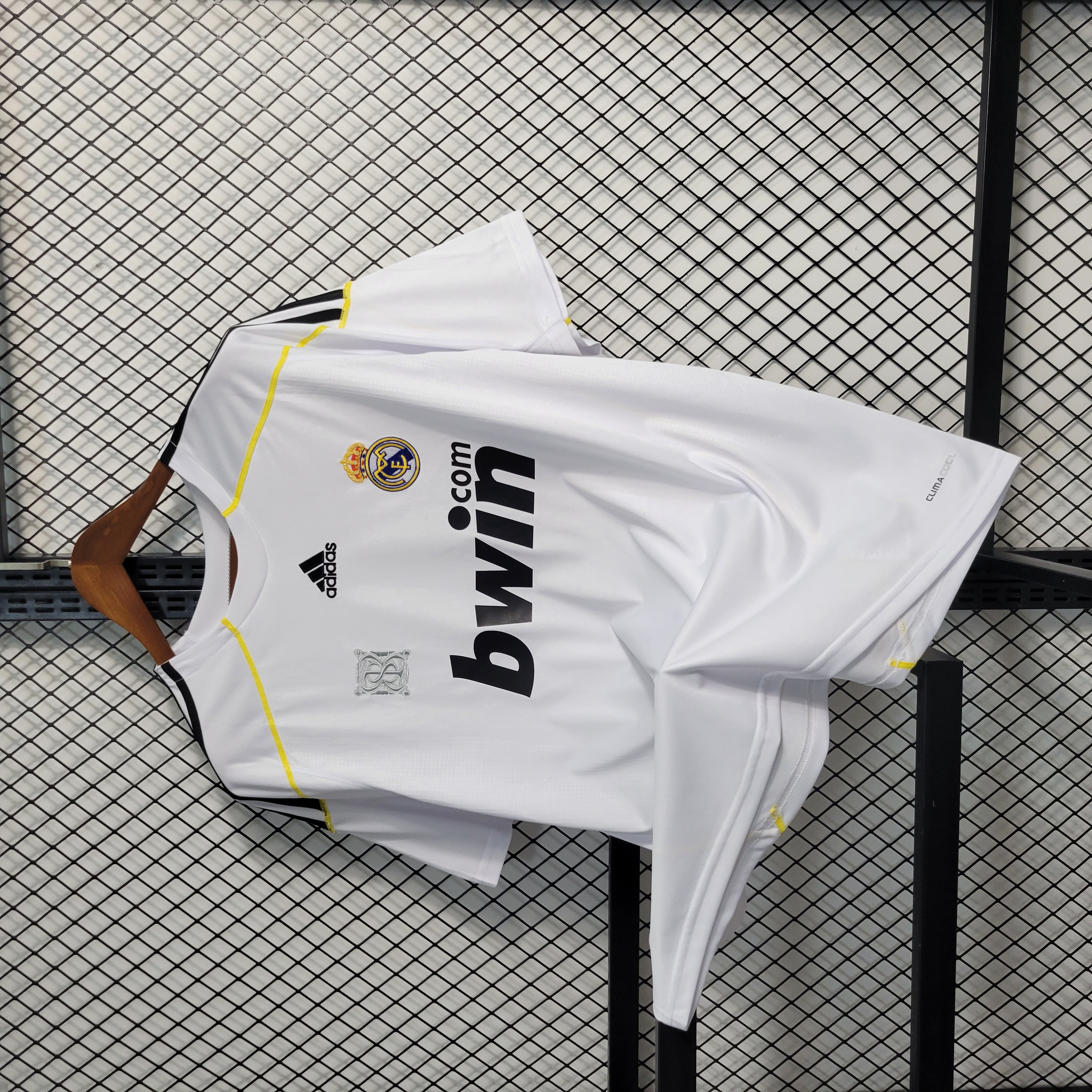 AlphaJersey-Retro Real Madrid 09-10 Home Stadium Jersey