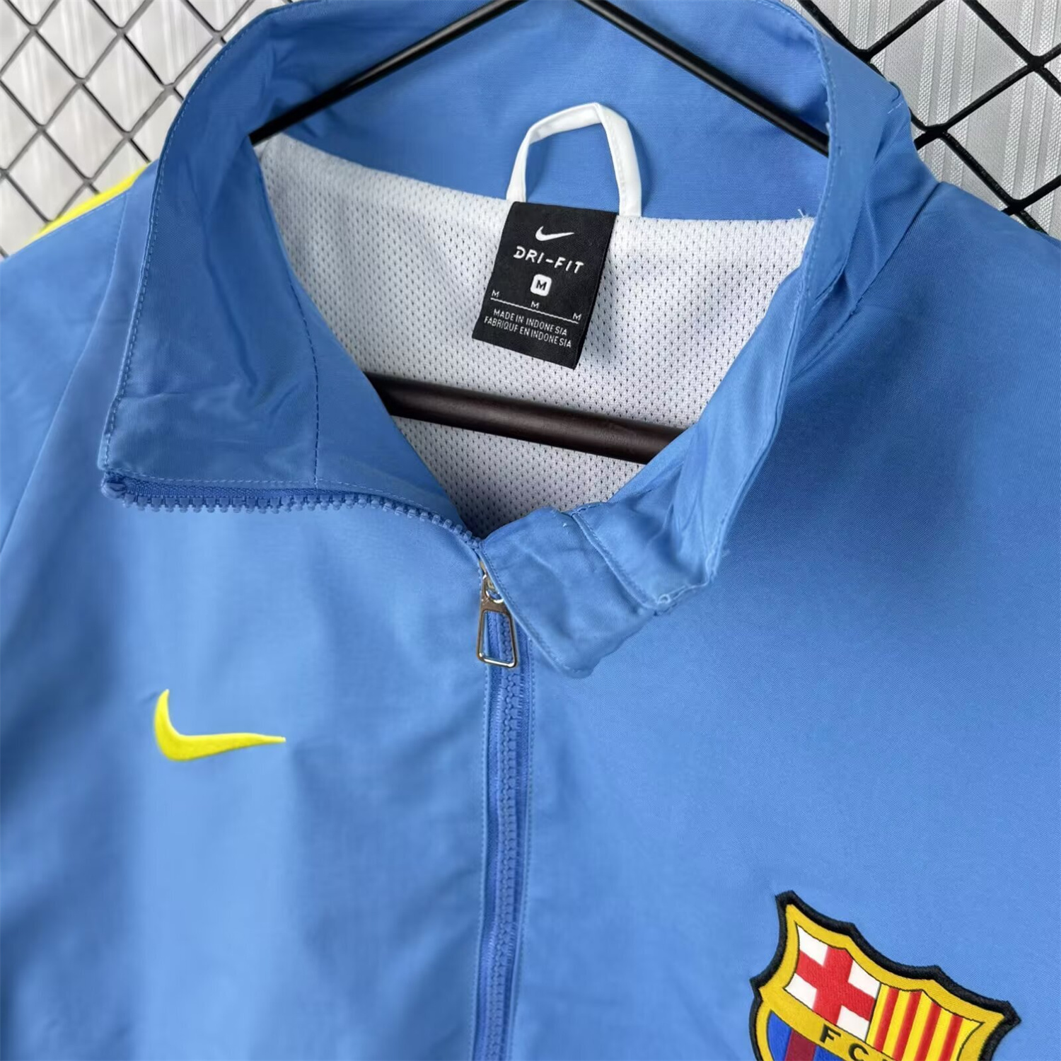 AlphaJersey-Retro Barcelona 2015-16 Windbreaker Jacket - Blue