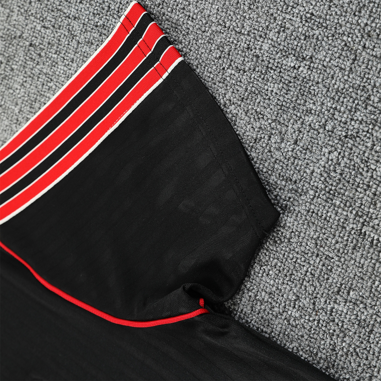 AlphaJersey-Manchester United 25-26 Short-Sleeve Training Set - Red Lines Black Top & Black Shorts