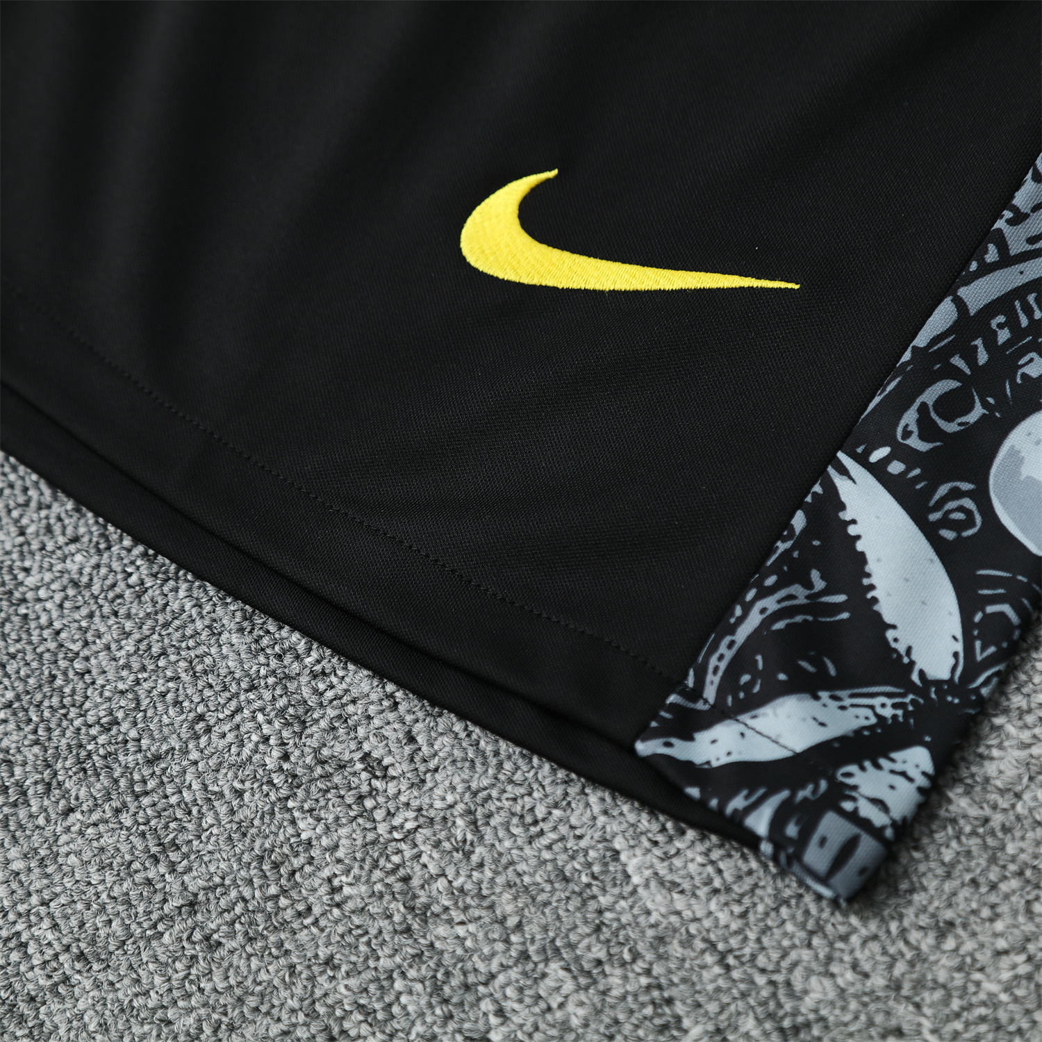 AlphaJersey-Brazil 25-26 Gray Jesus Statue Short-Sleeve Training Set - Gray Top & Black Shorts