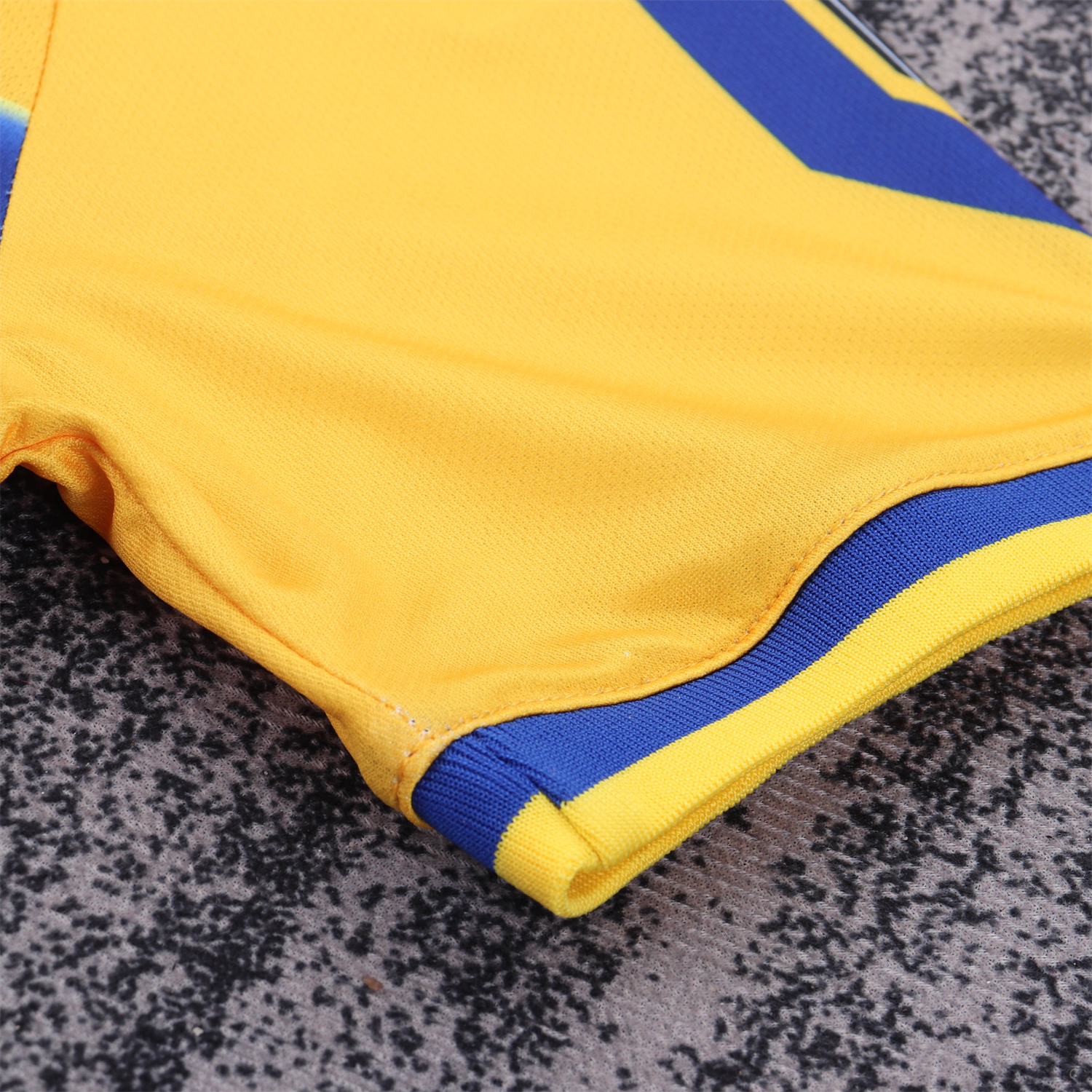 AlphaJersey-Retro Parma 1999-00 Home Kids Kit