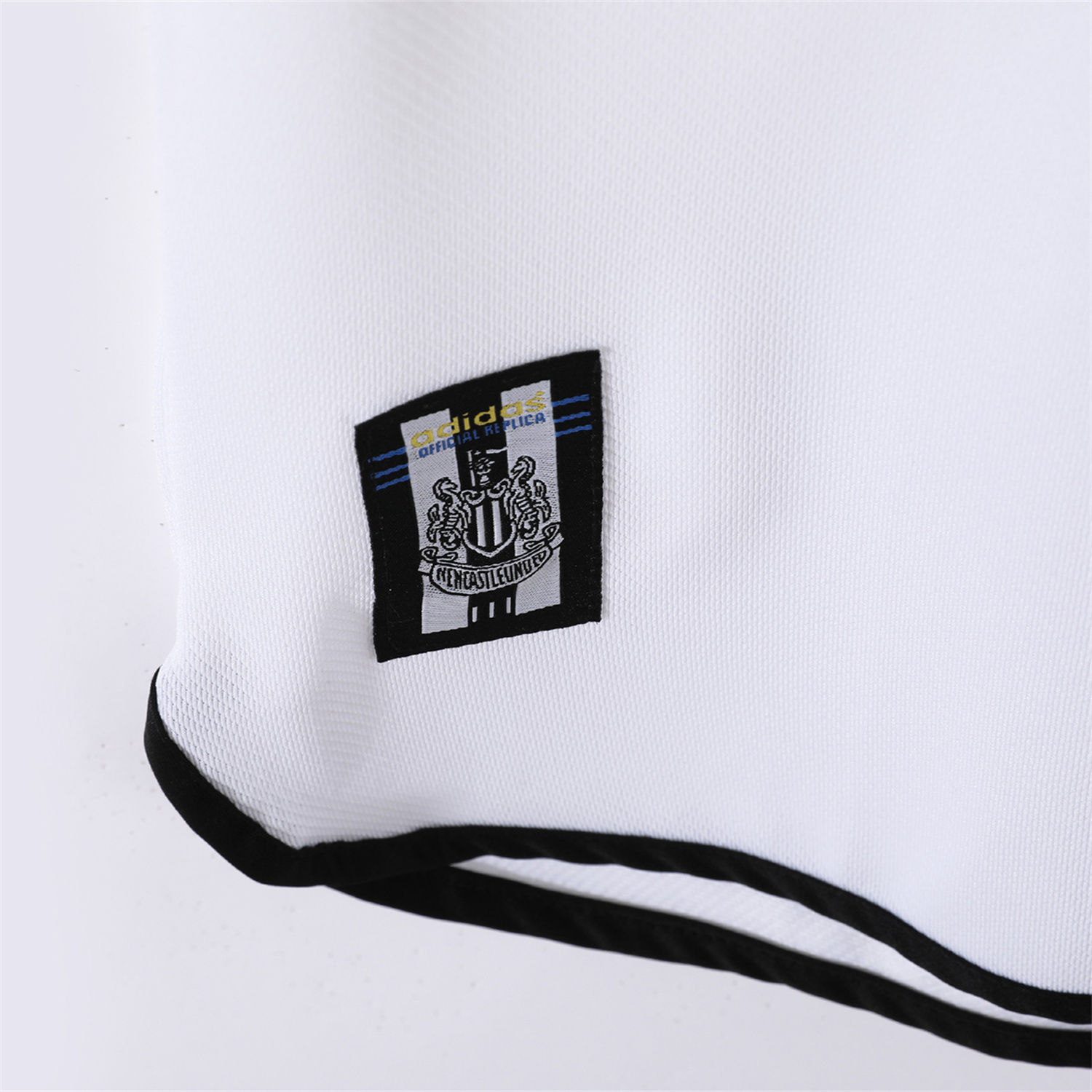 AlphaJersey-Retro Newcastle United 1999-00 Away Jersey