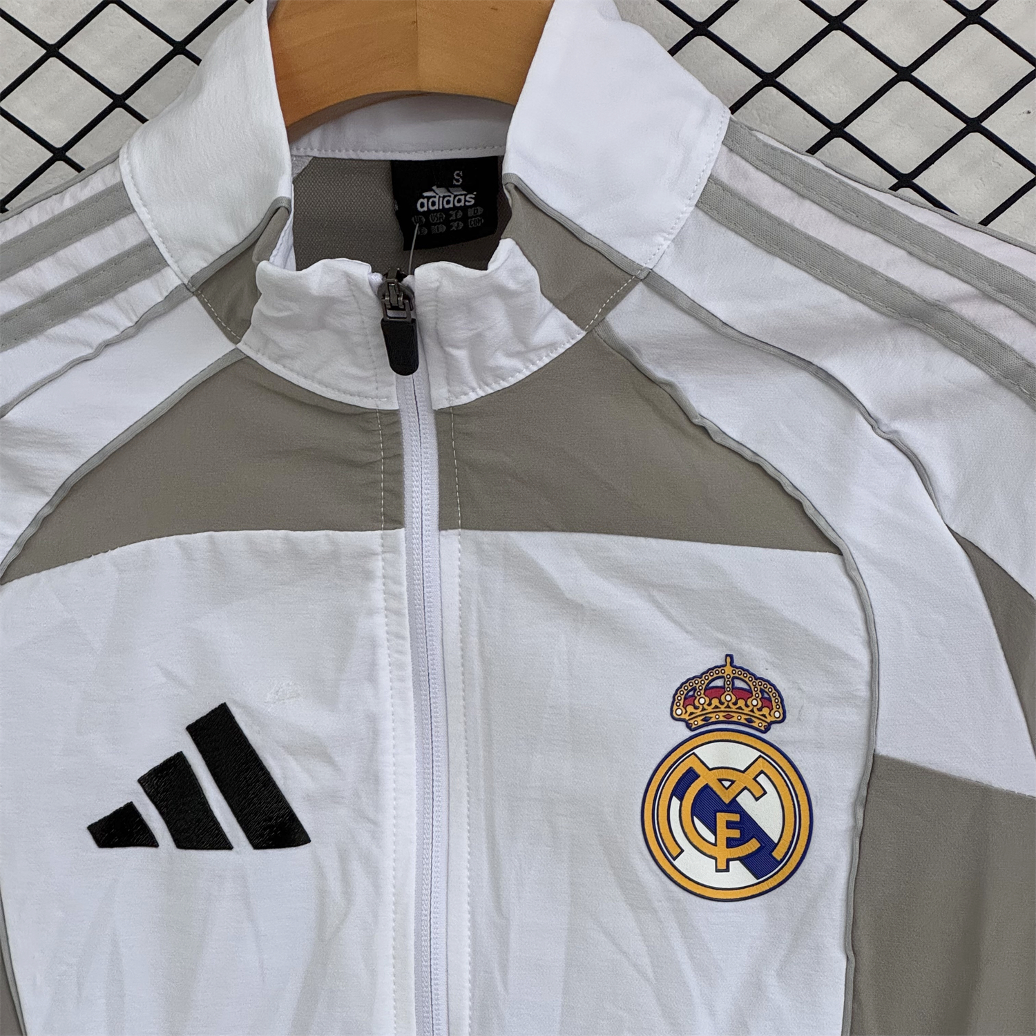 AlphaJersey-Real Madrid 25-26 Windbreaker Training Set - White With Grey Top and Grey Pants