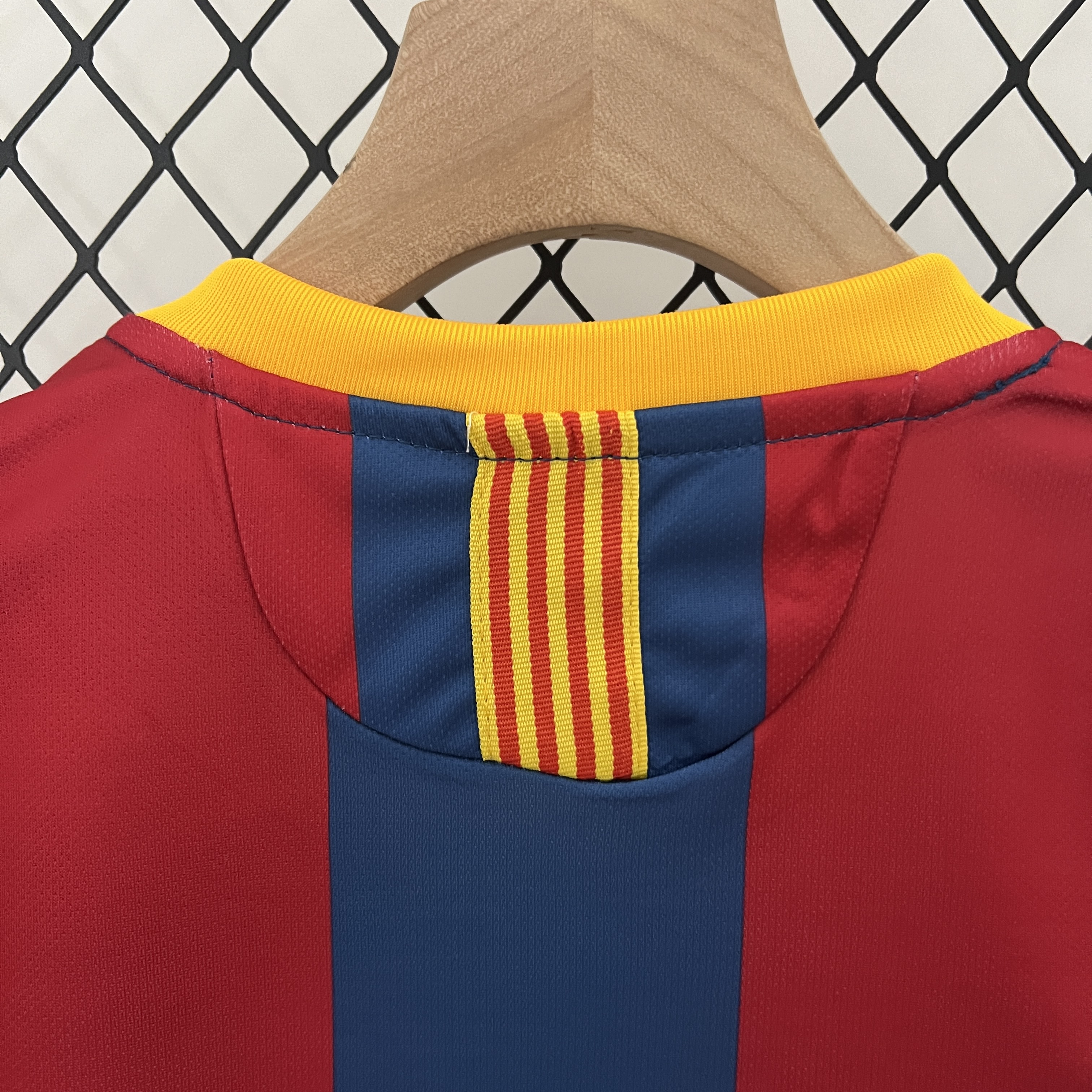 AlphaJersey-Retro Barcelona 2010-11 Home Stadium Kids Kit